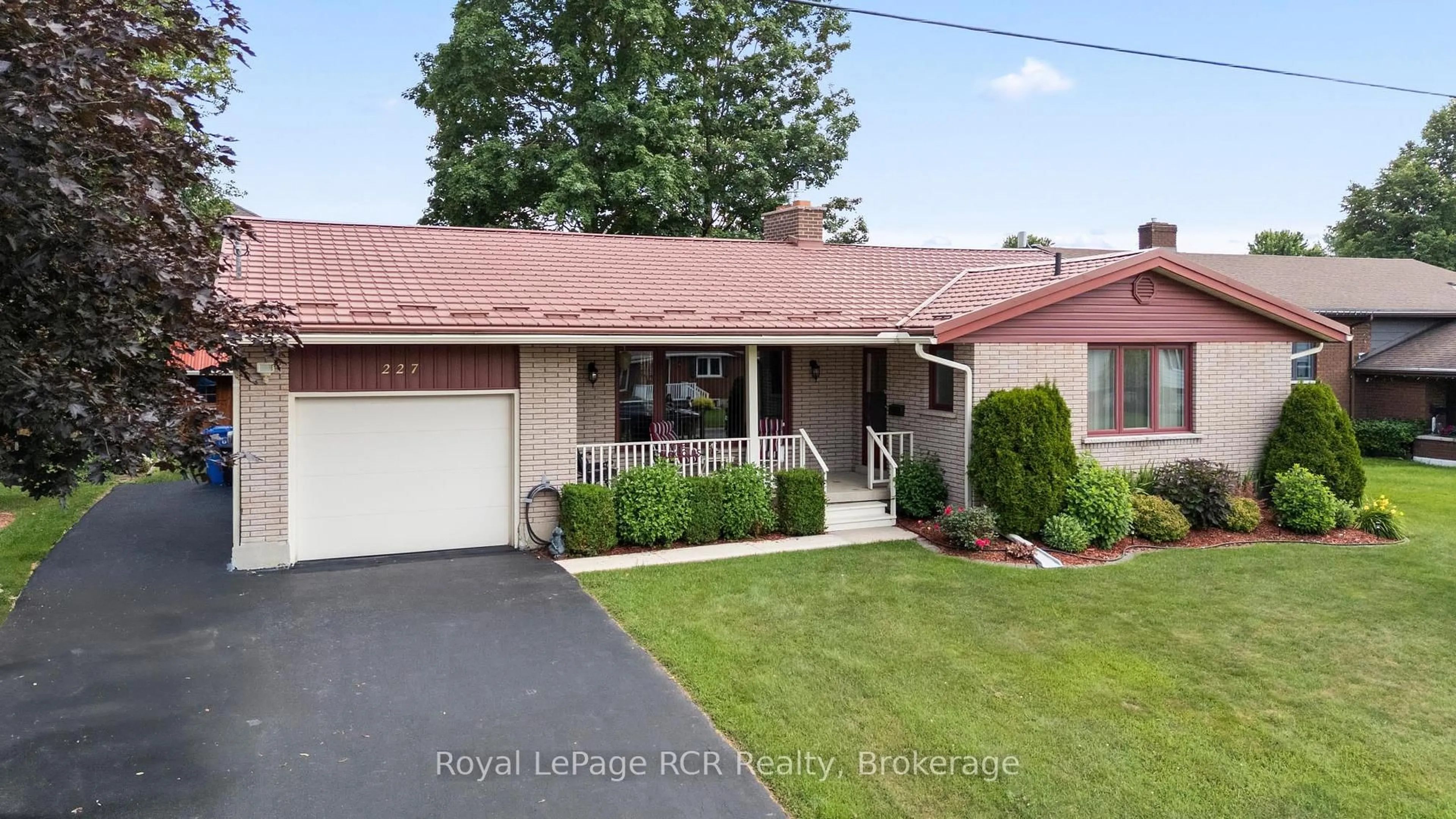 Unknown for 227 15th Ave, Hanover Ontario N4N 3E1