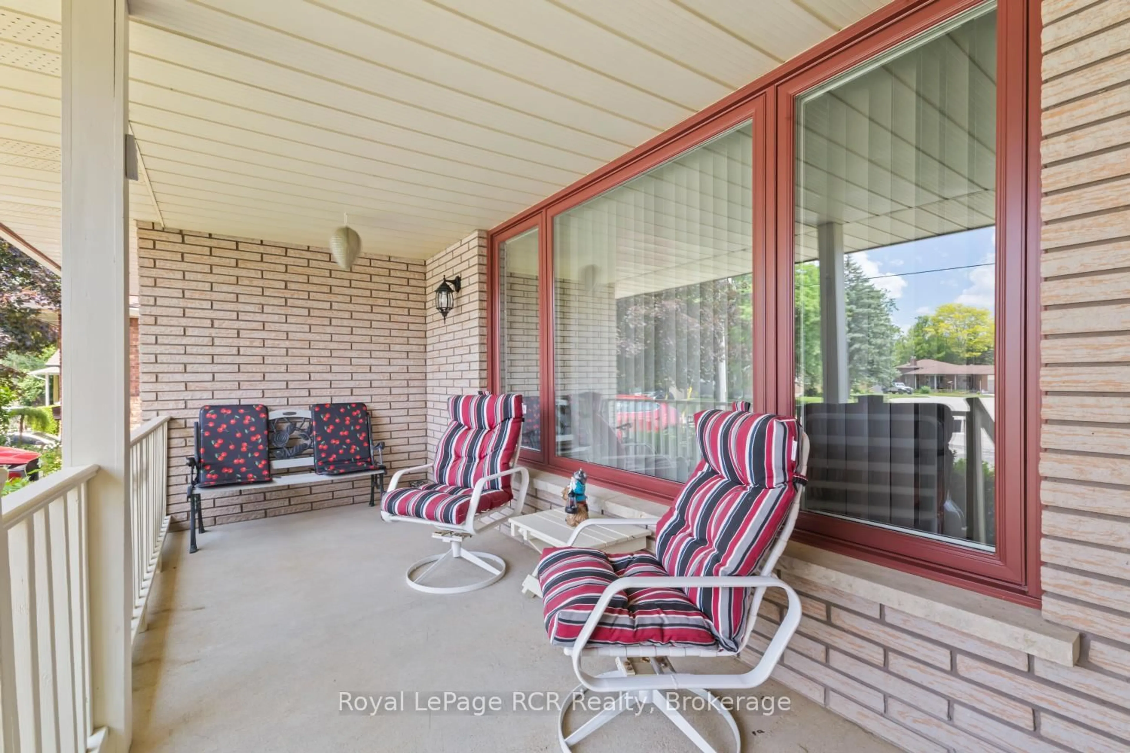 Patio, water/lake/river/ocean view for 227 15th Ave, Hanover Ontario N4N 3E1
