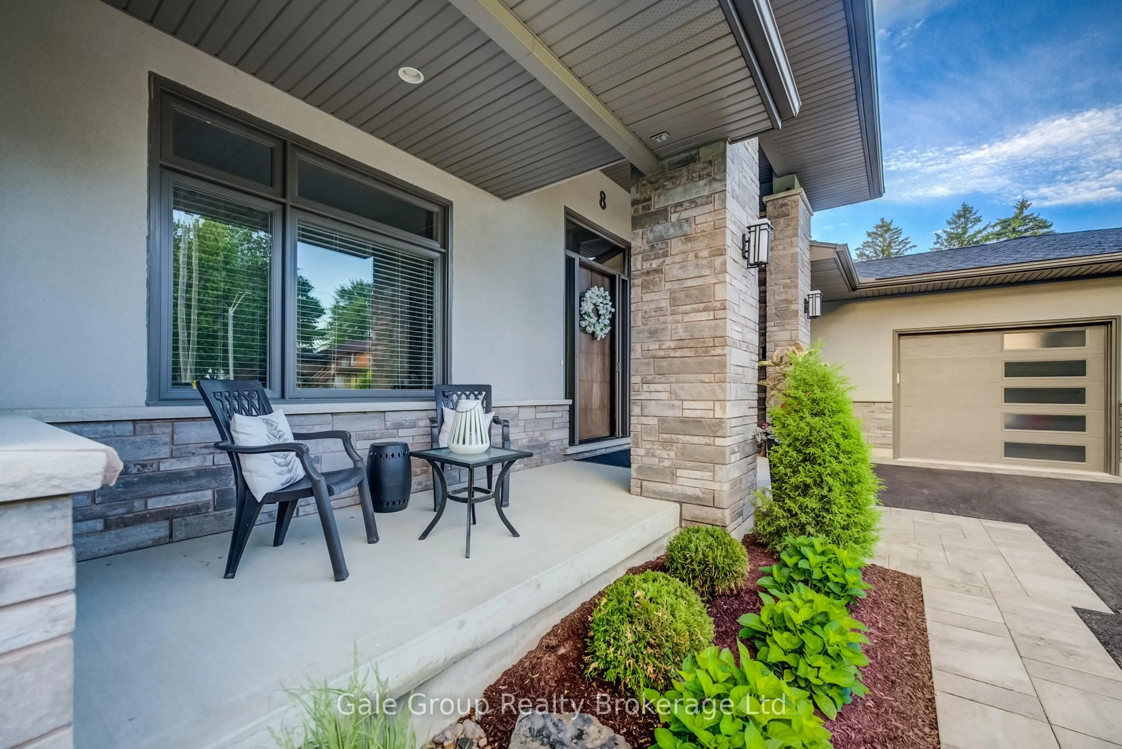 Patio, street for 8 Pittock Park Rd, Woodstock Ontario N4S 7W1