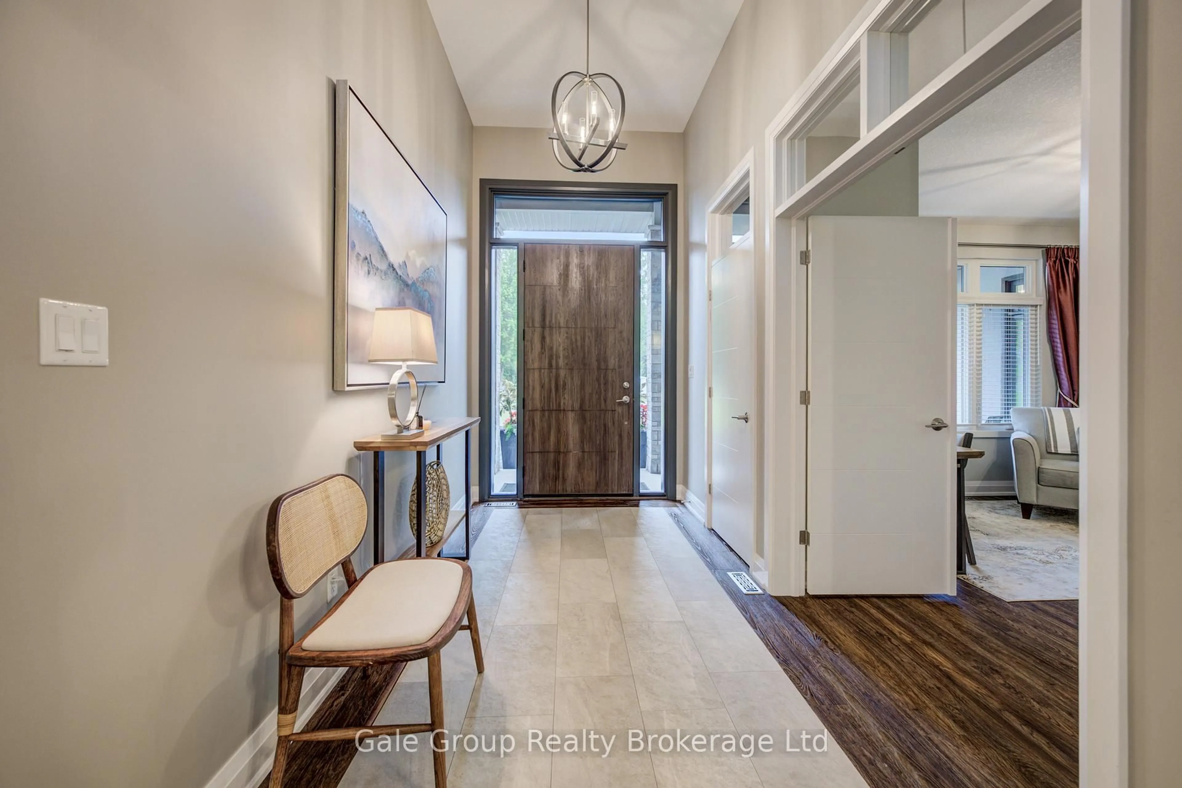 Indoor entryway for 8 Pittock Park Rd, Woodstock Ontario N4S 7W1