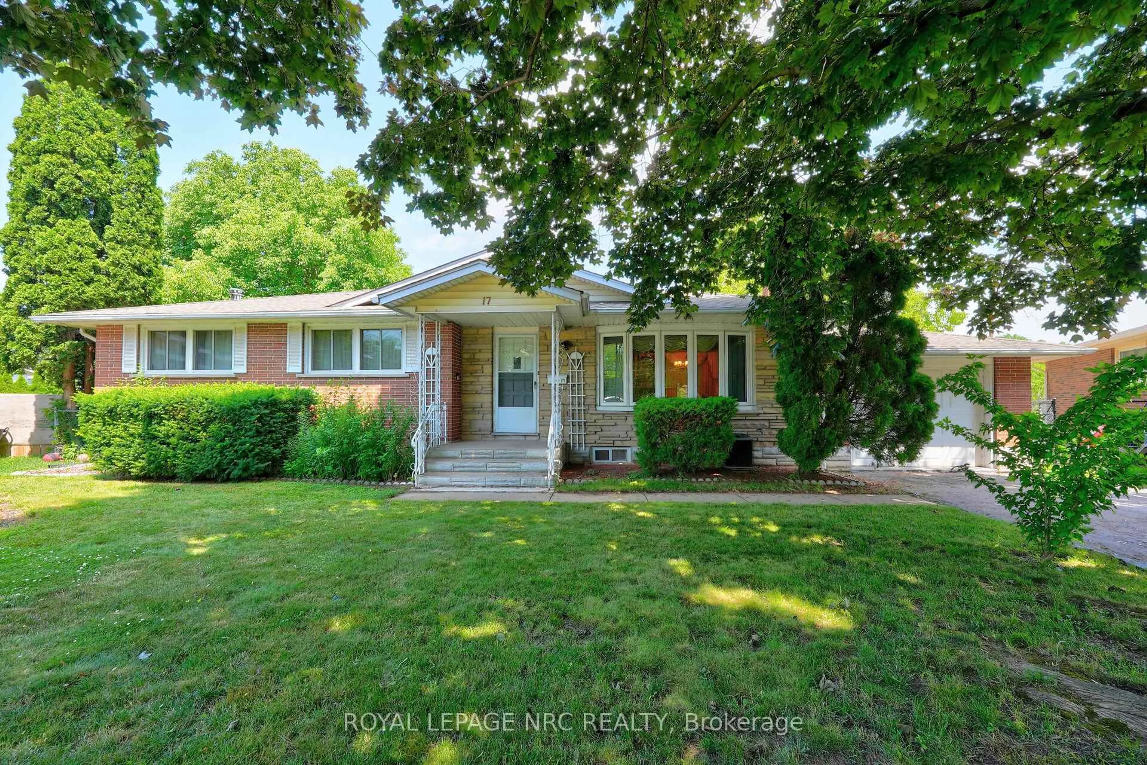 Home with brick exterior material, street for 17 St. Louis Pl, St. Catharines Ontario L2M 1K1