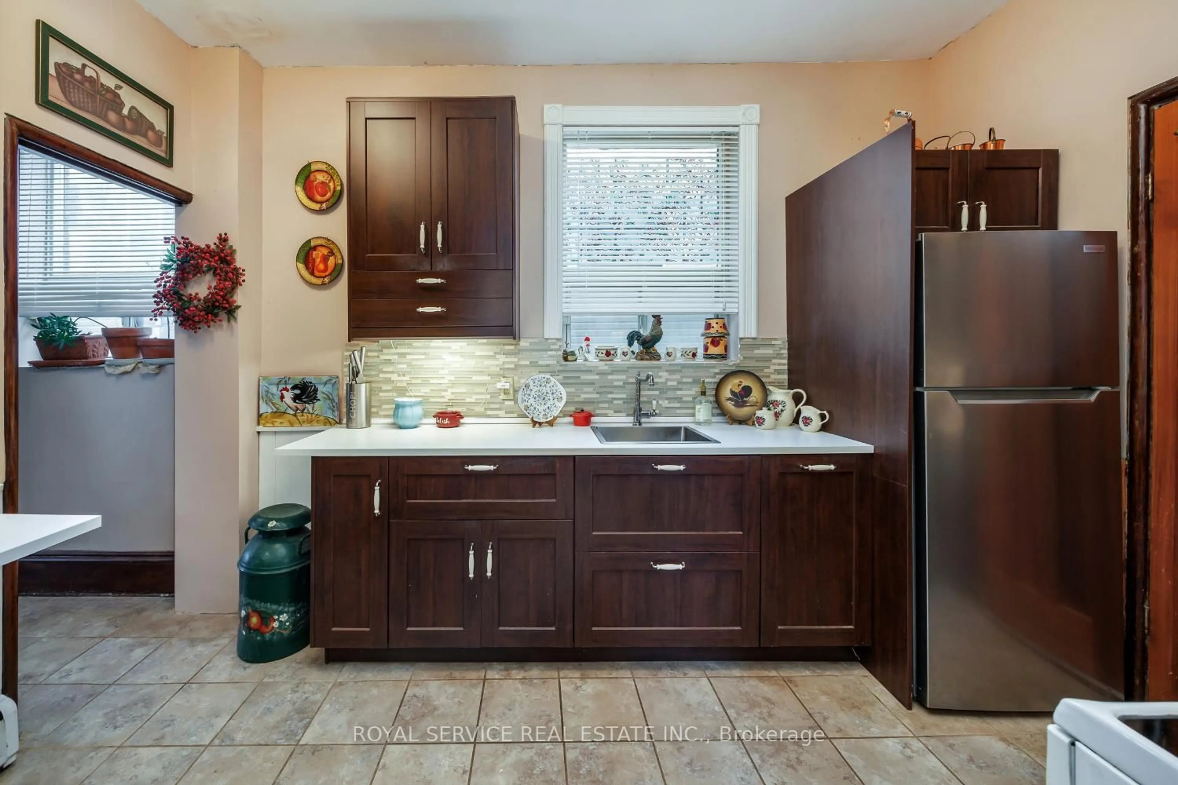 Standard kitchen, ceramic/tile floor for 12 Park St, Port Hope Ontario L1A 1C1