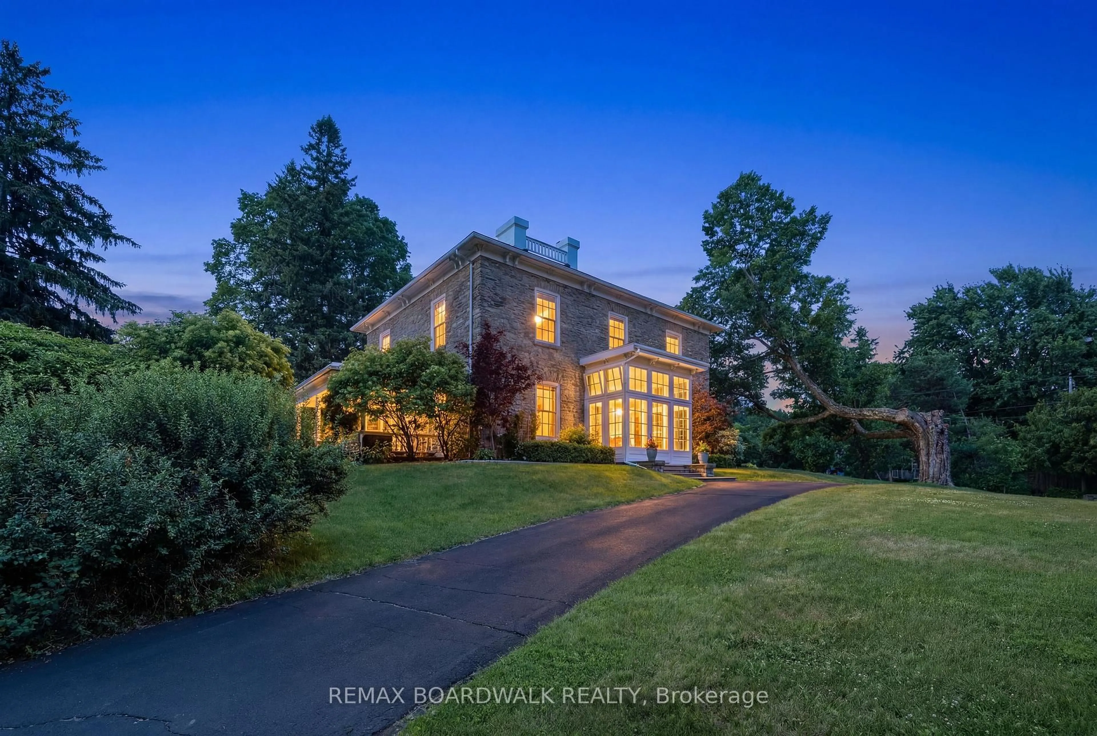 A pic from outside/outdoor area/front of a property/back of a property/a pic from drone, street for 55 Cochrane Dr, Brockville Ontario K6V 2Y9