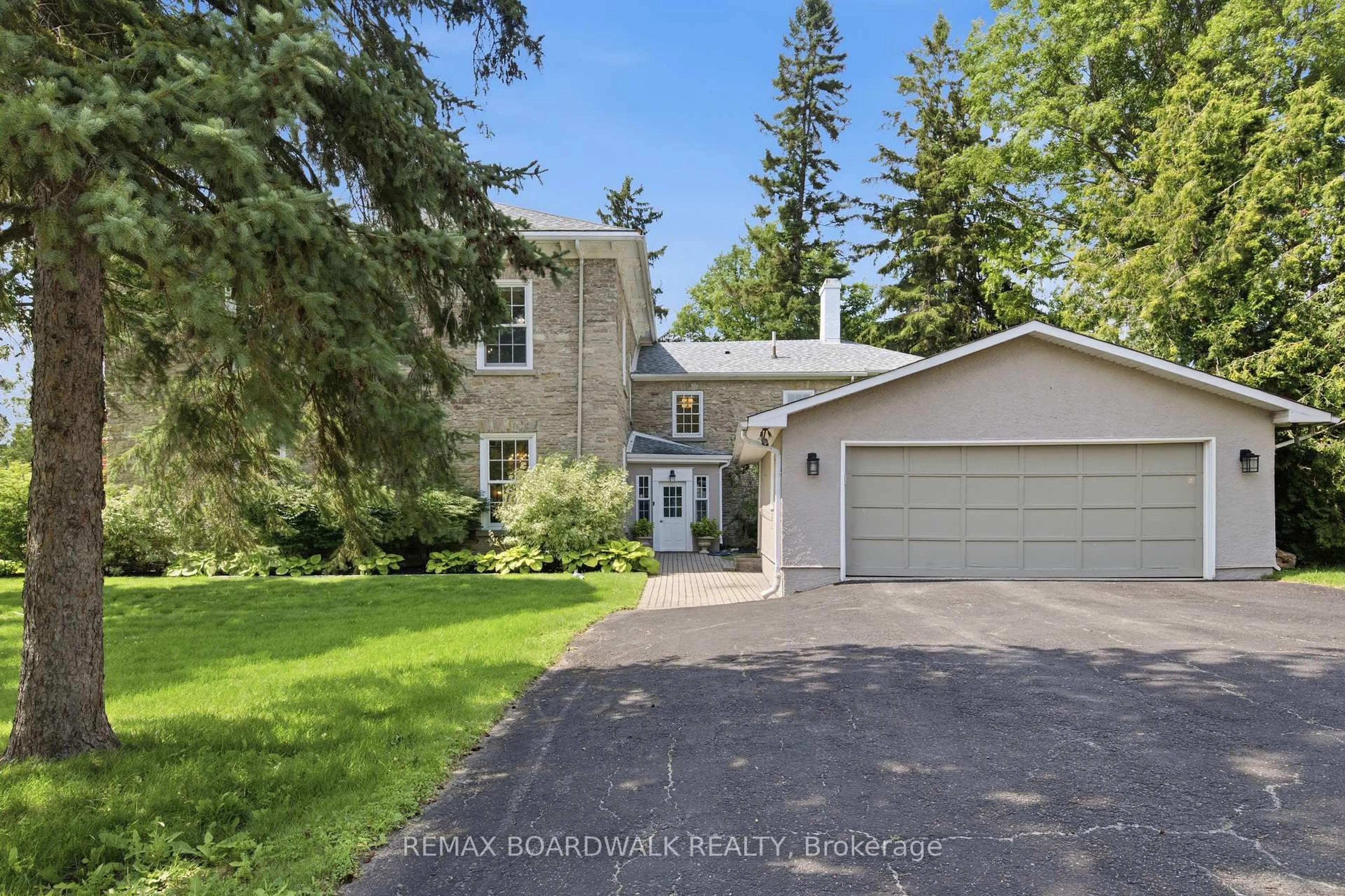 A pic from outside/outdoor area/front of a property/back of a property/a pic from drone, street for 55 Cochrane Dr, Brockville Ontario K6V 2Y9