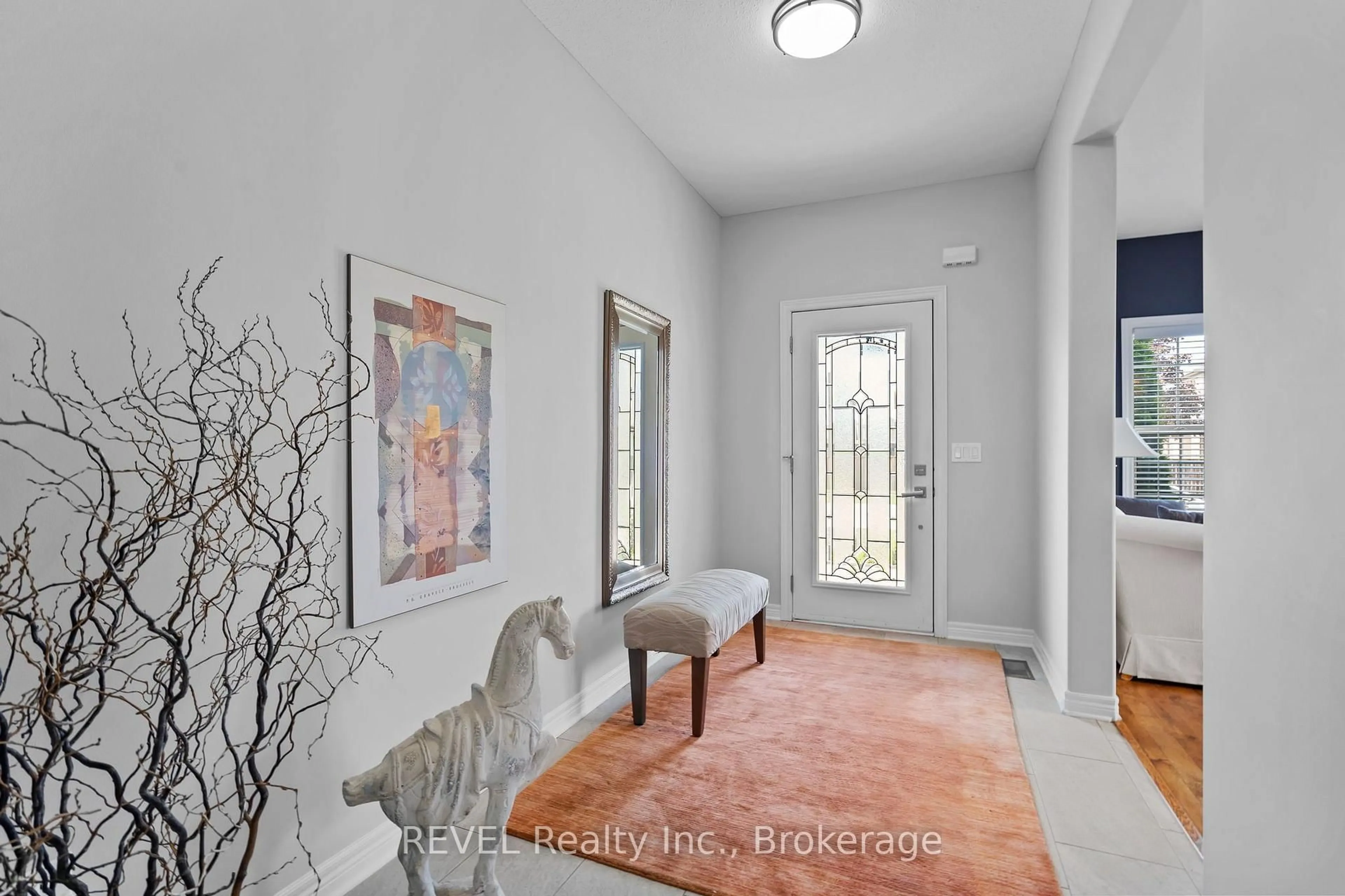 Indoor entryway for 16 Maracay Way, St. Catharines Ontario L2W 1C5