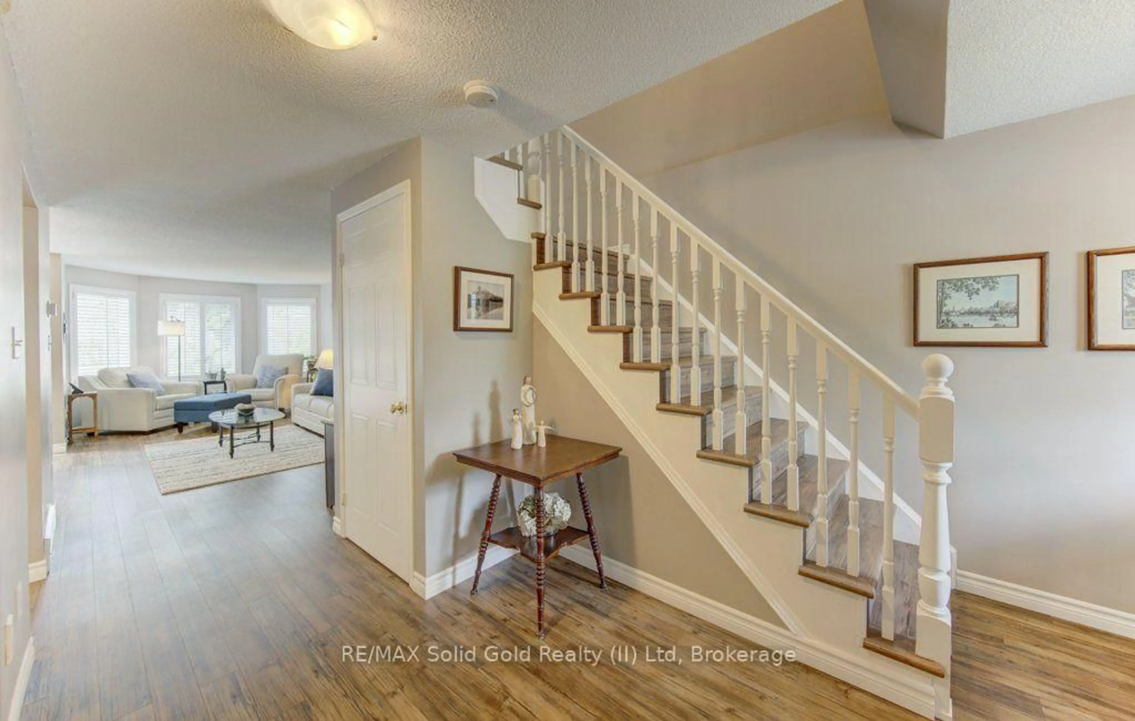Indoor entryway for 309 Pastern Tr, Waterloo Ontario N2K 3Z3