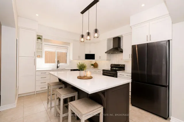 395 Michael Dr, Welland 3