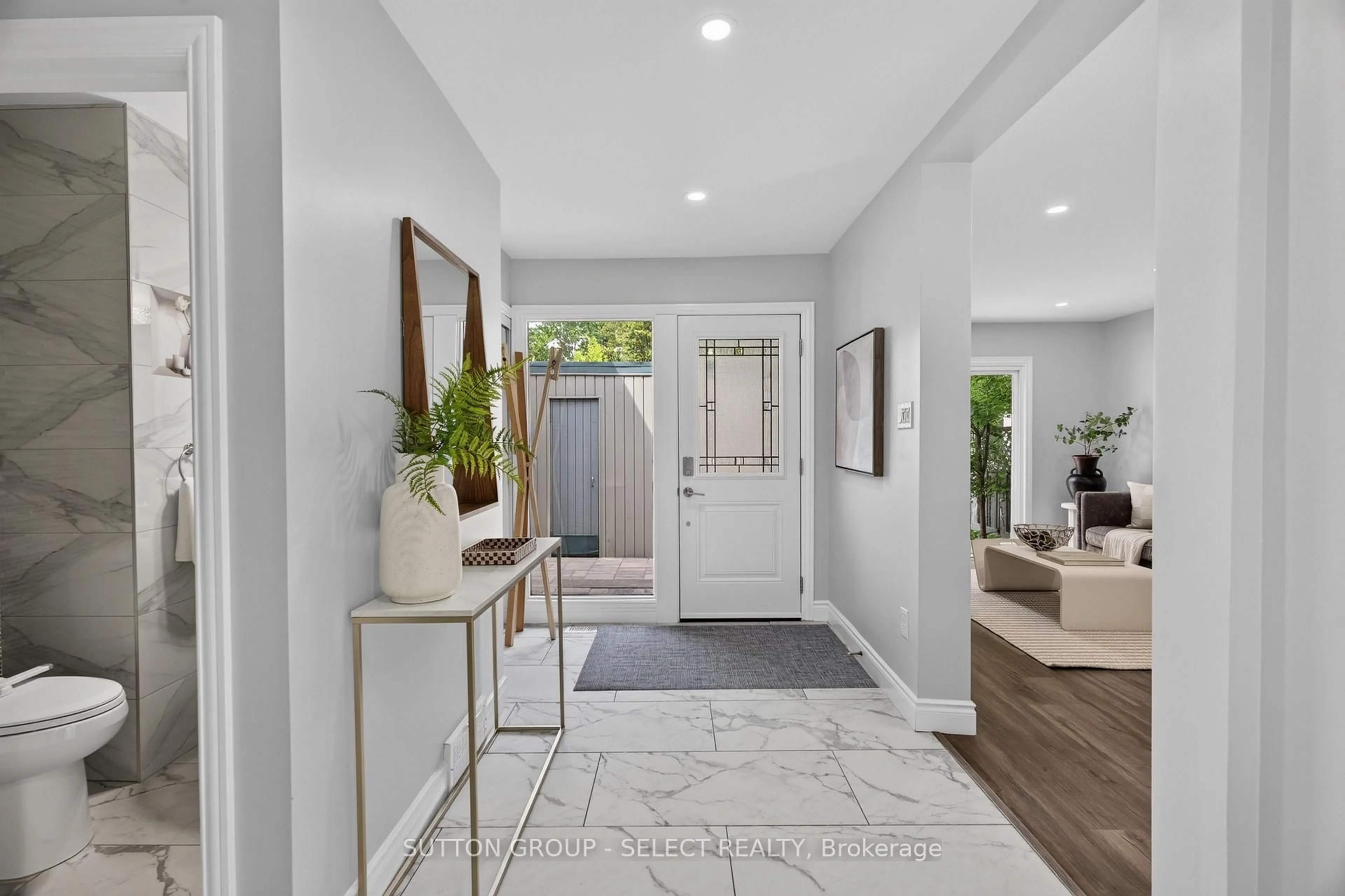 Indoor entryway for 665 Woodcrest Blvd, London South Ontario N6K 1P8