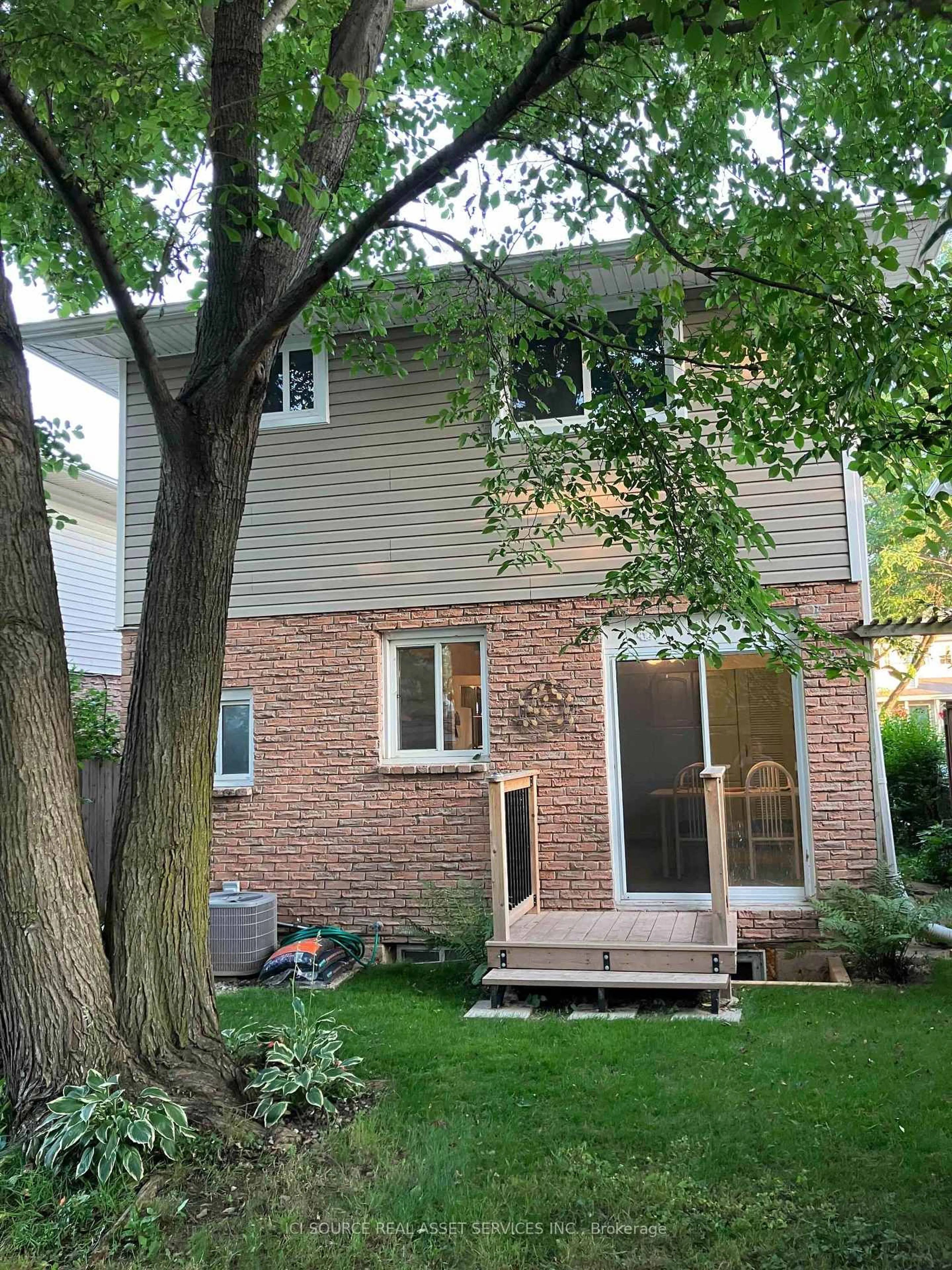 Home with brick exterior material, street for 13 1/2 Northglen Ave, St. Catharines Ontario L2M 1B3