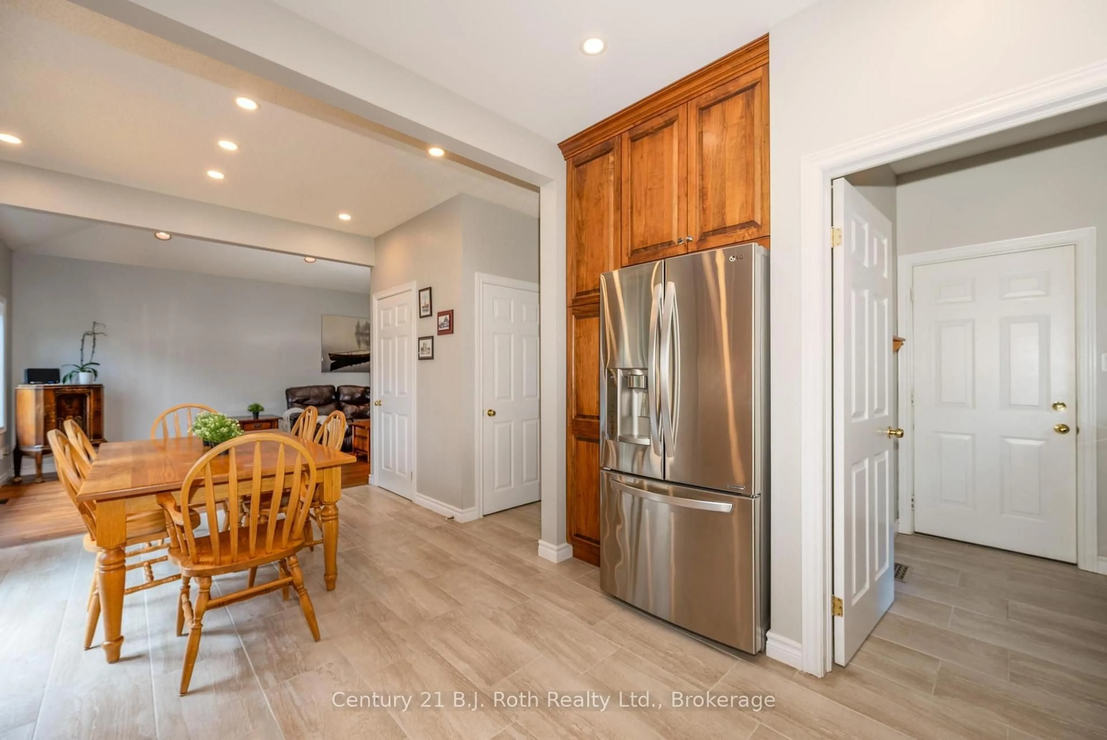 Open concept kitchen, unknown for 58 Meredith Dr, Middlesex Centre Ontario N0M 2A0