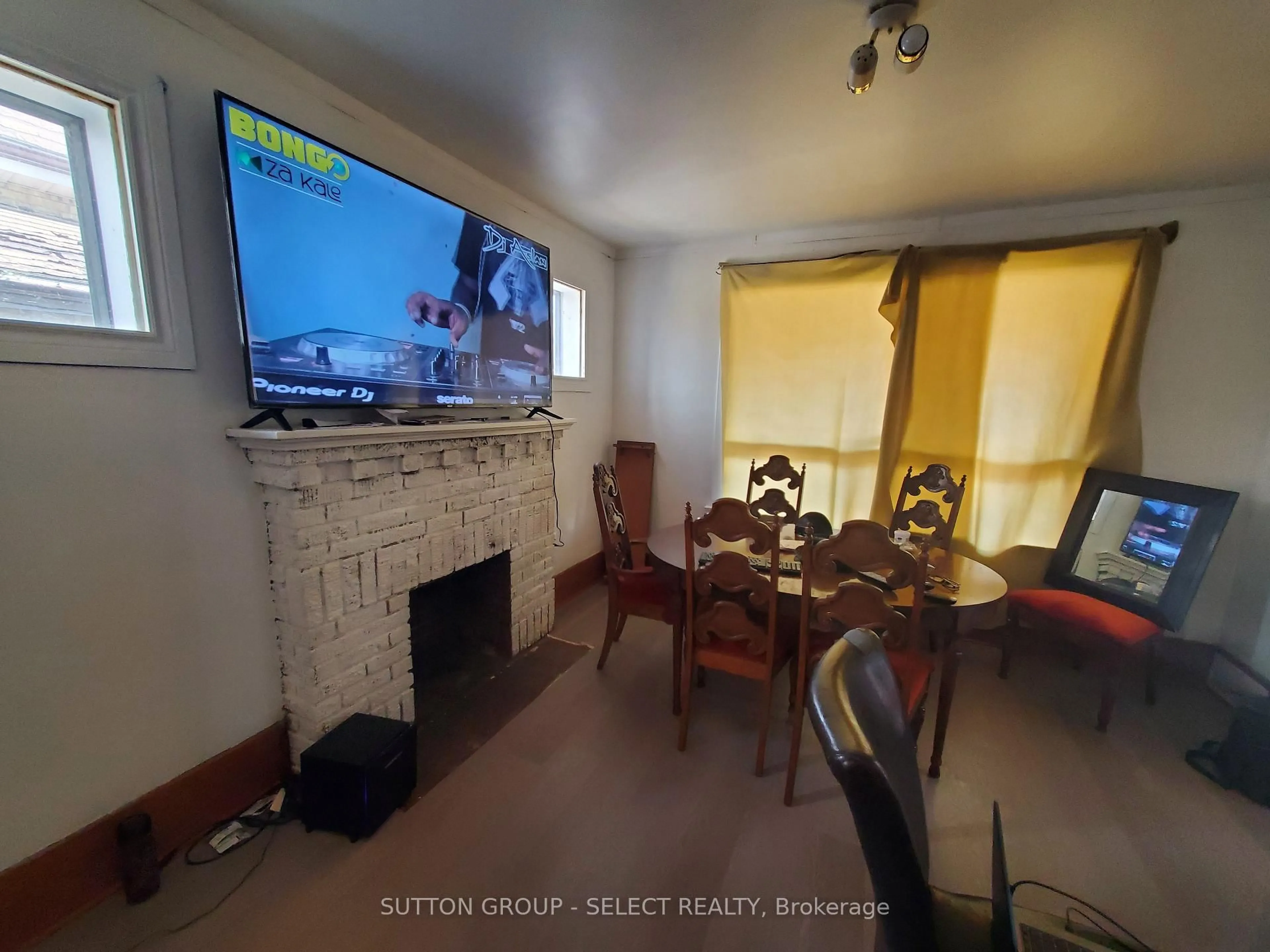 A pic of a room for 764 King St, London East Ontario N5W 2X4