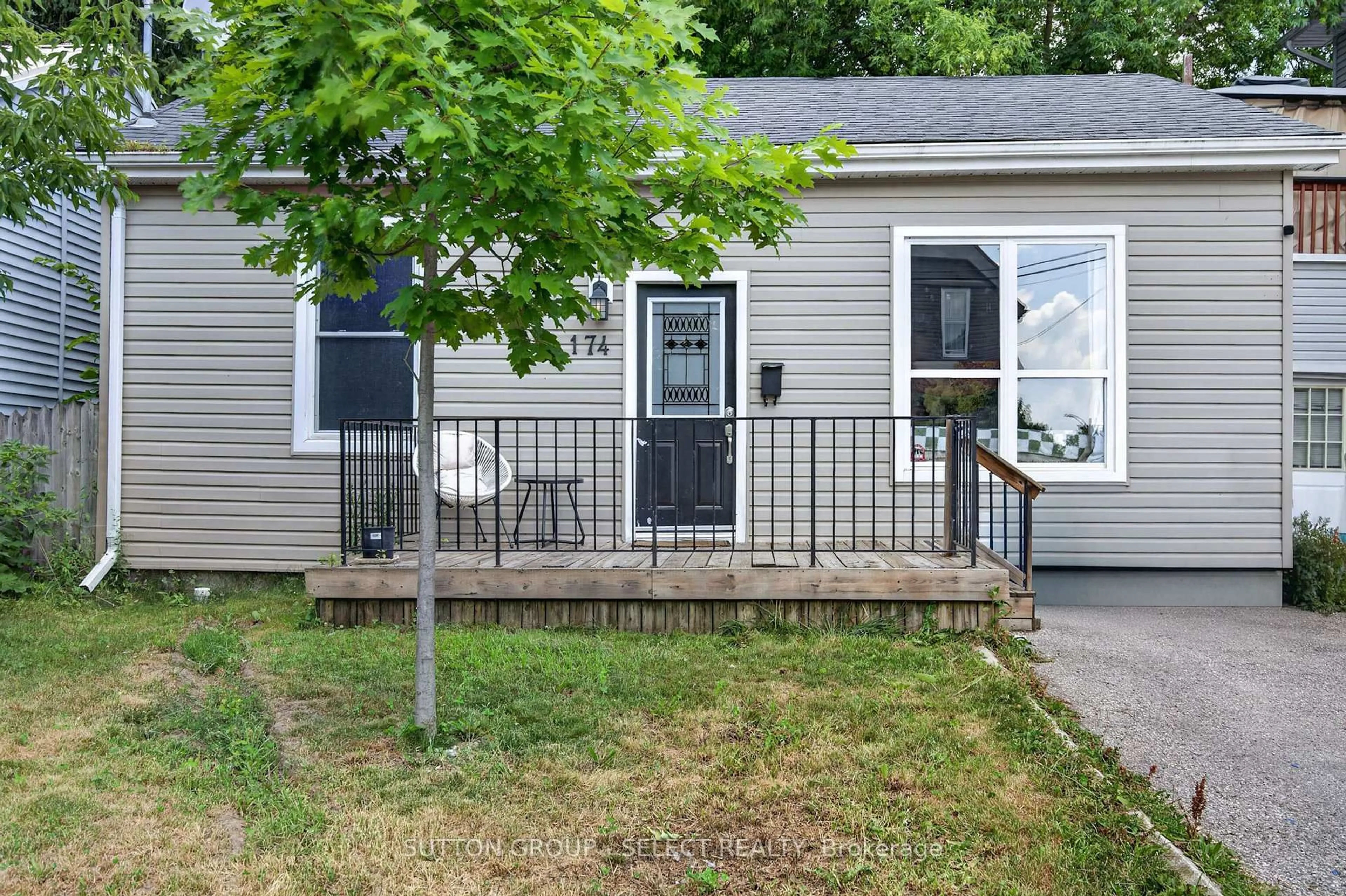 Patio, street for 174 Clarence St, London East Ontario N6B 2J7