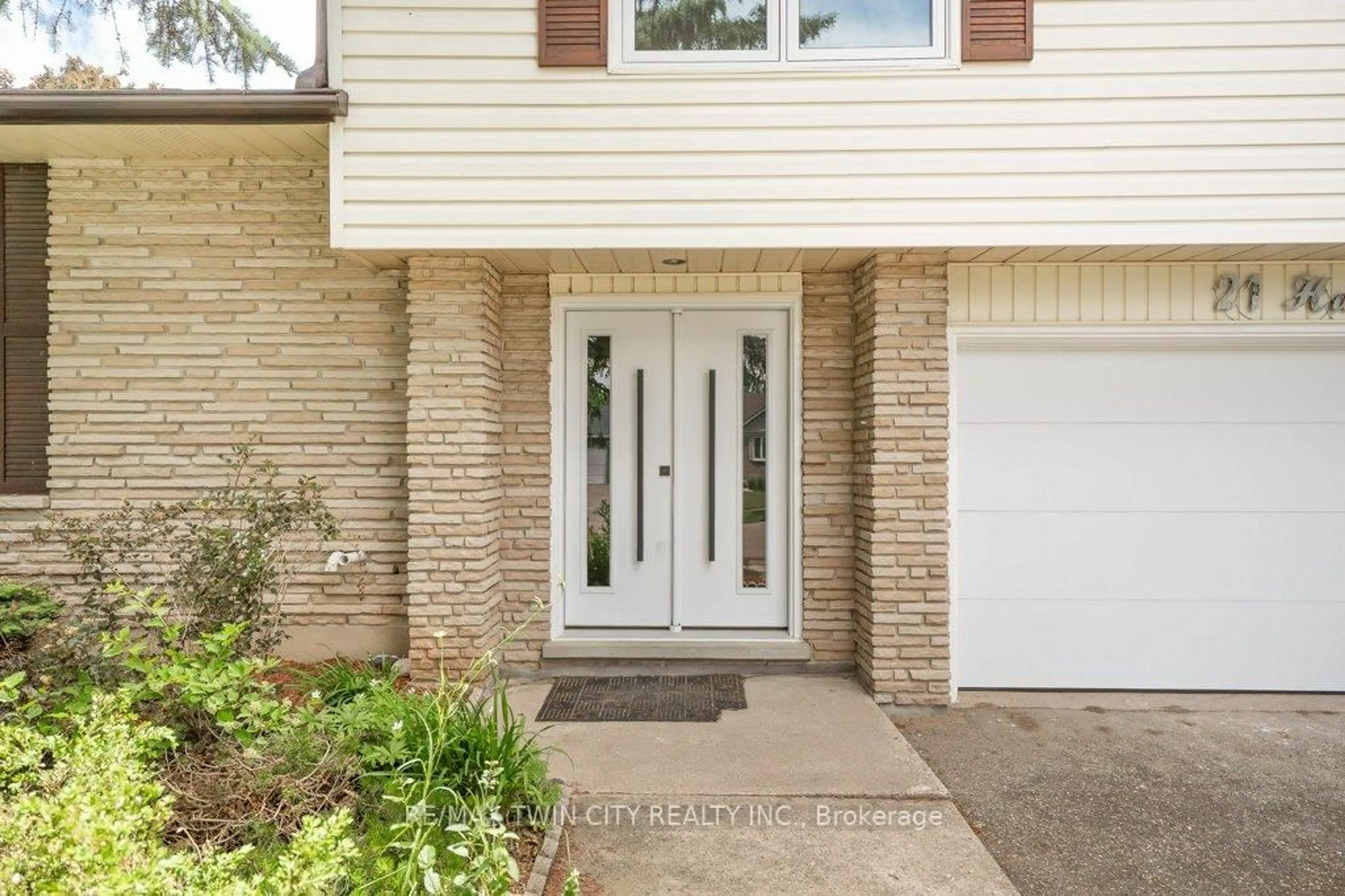 Home with brick exterior material, street for 21 Halliwell Dr, Kitchener Ontario N2B 2M5