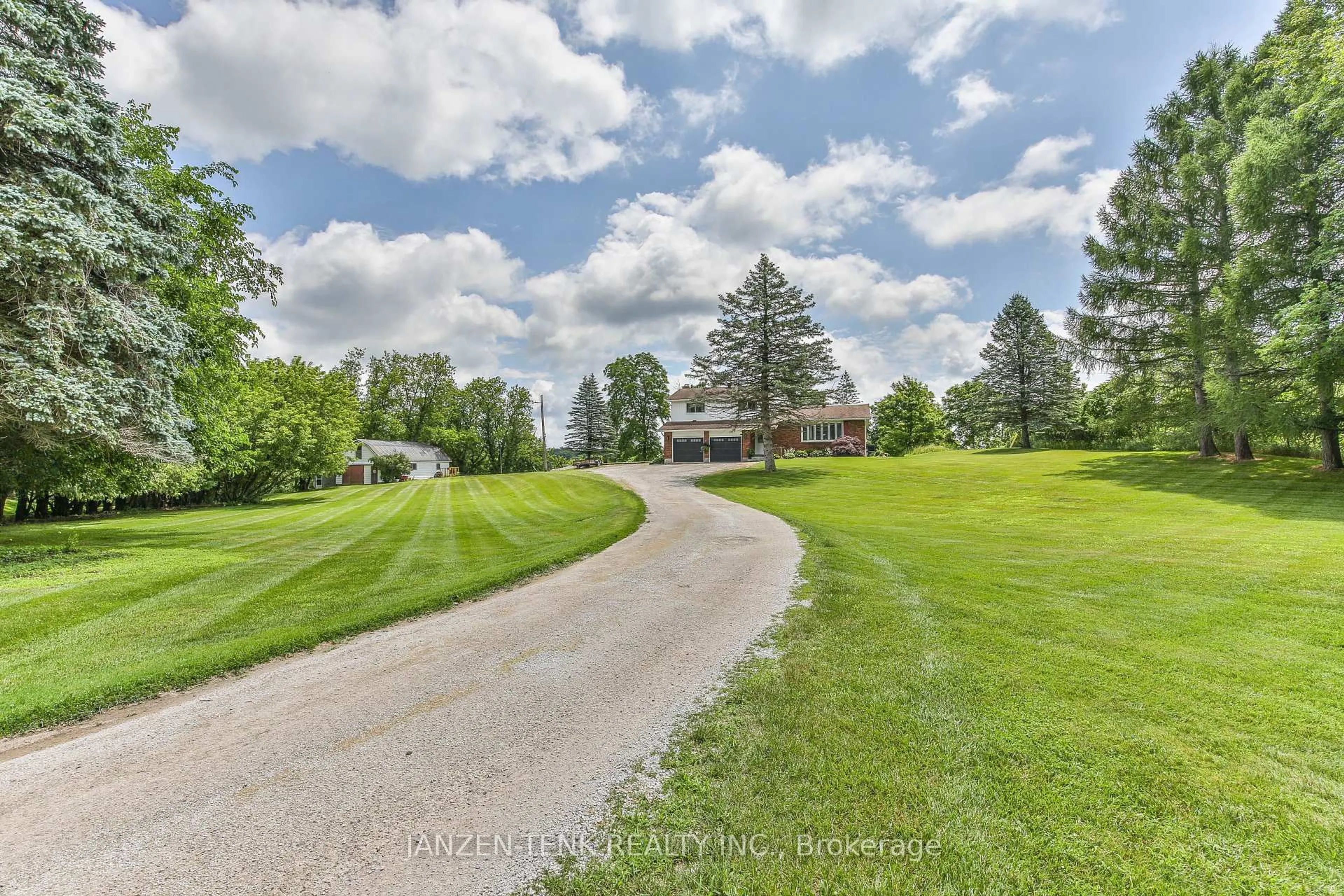 A pic from outside/outdoor area/front of a property/back of a property/a pic from drone, water/lake/river/ocean view for 9432 RICHMOND Rd, Bayham Ontario N5H 2R1