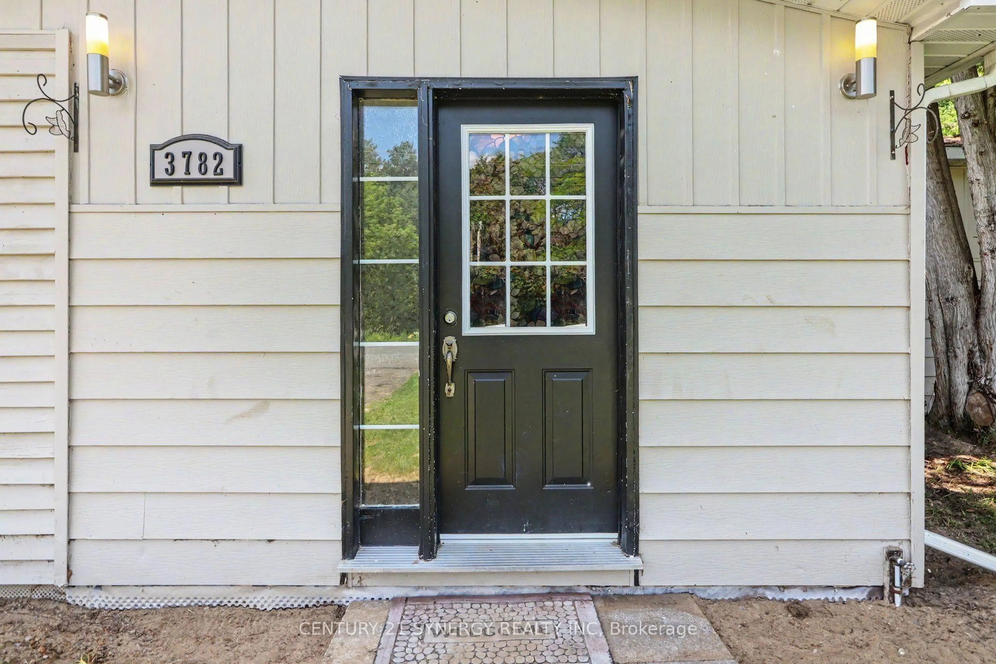 Indoor entryway for 3782 Indian Creek Rd, Clarence-Rockland Ontario K0A 2A0