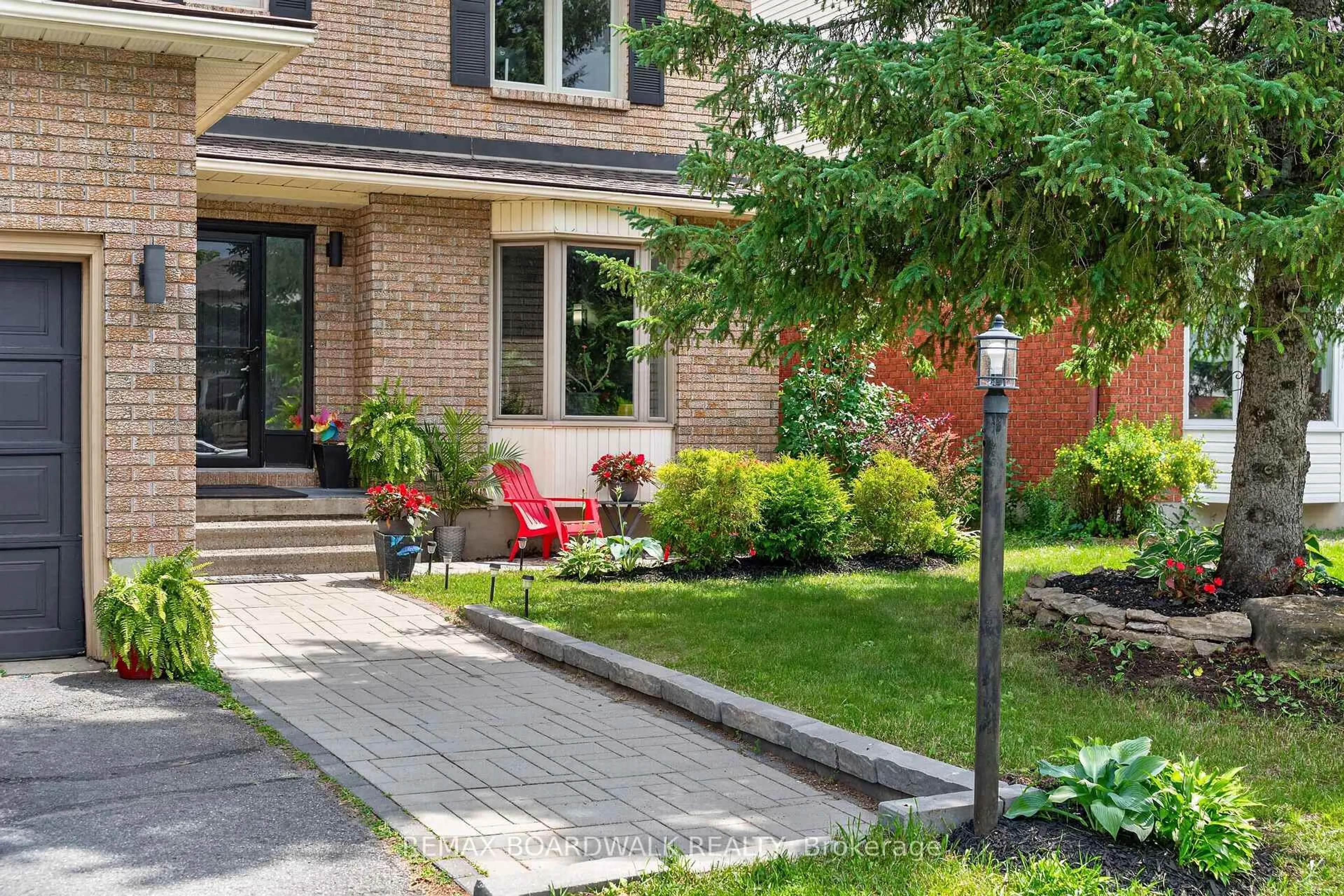 Patio, street for 86 Vanstone Dr, Ottawa Ontario K2L 3T1