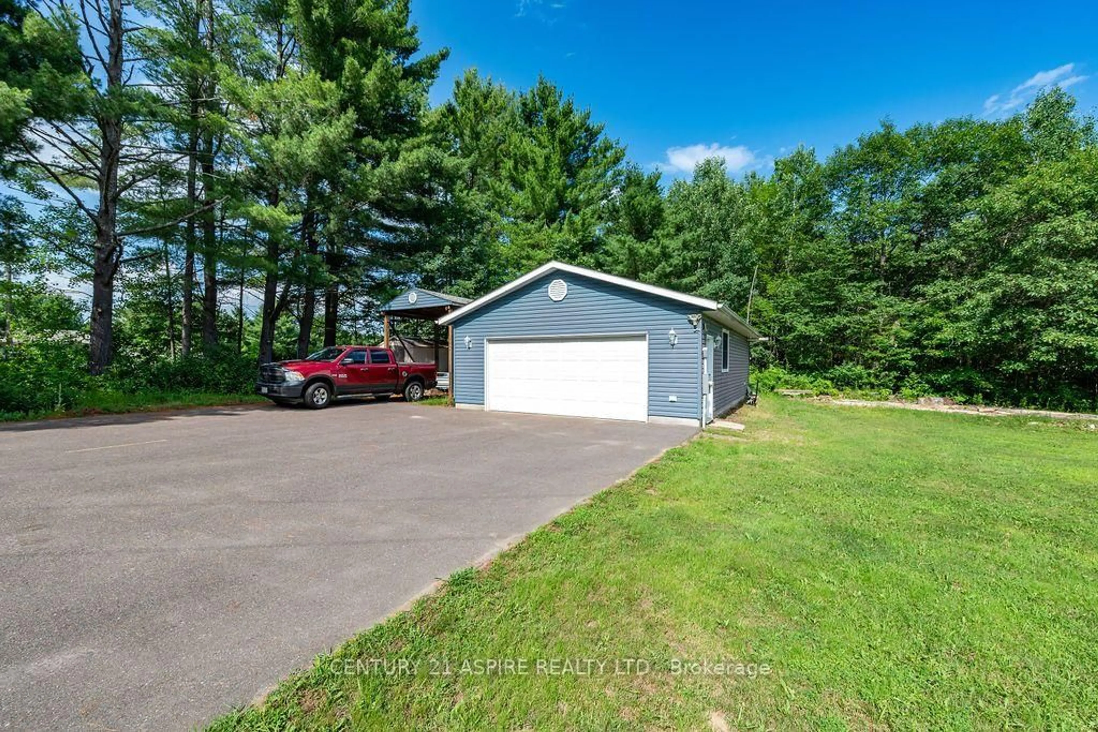 Indoor garage for 48 Plum Tree Lane, Petawawa Ontario K8H 2W8
