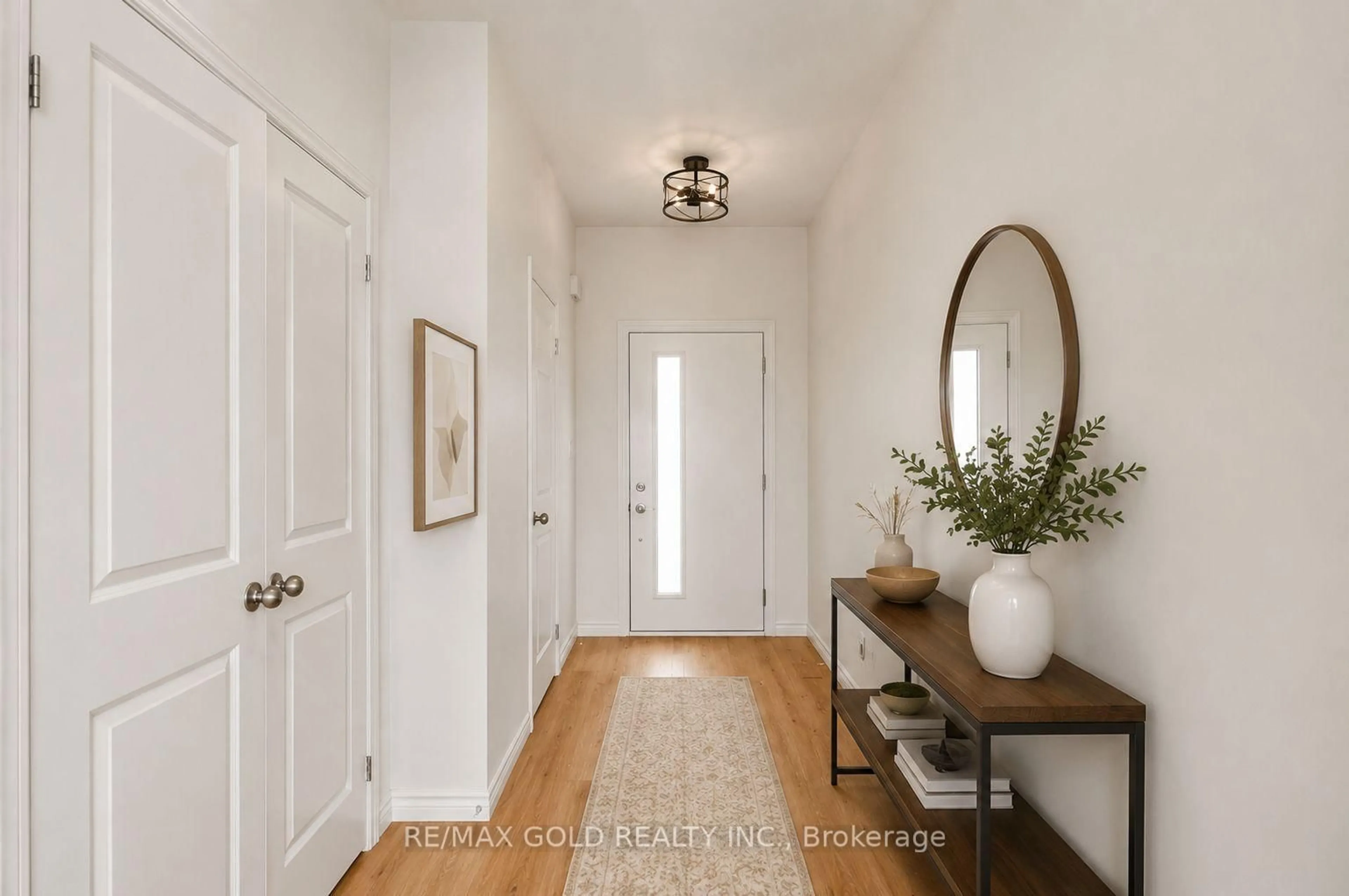 Indoor entryway for 3846 Auckland Ave, London South Ontario N6L 0J2