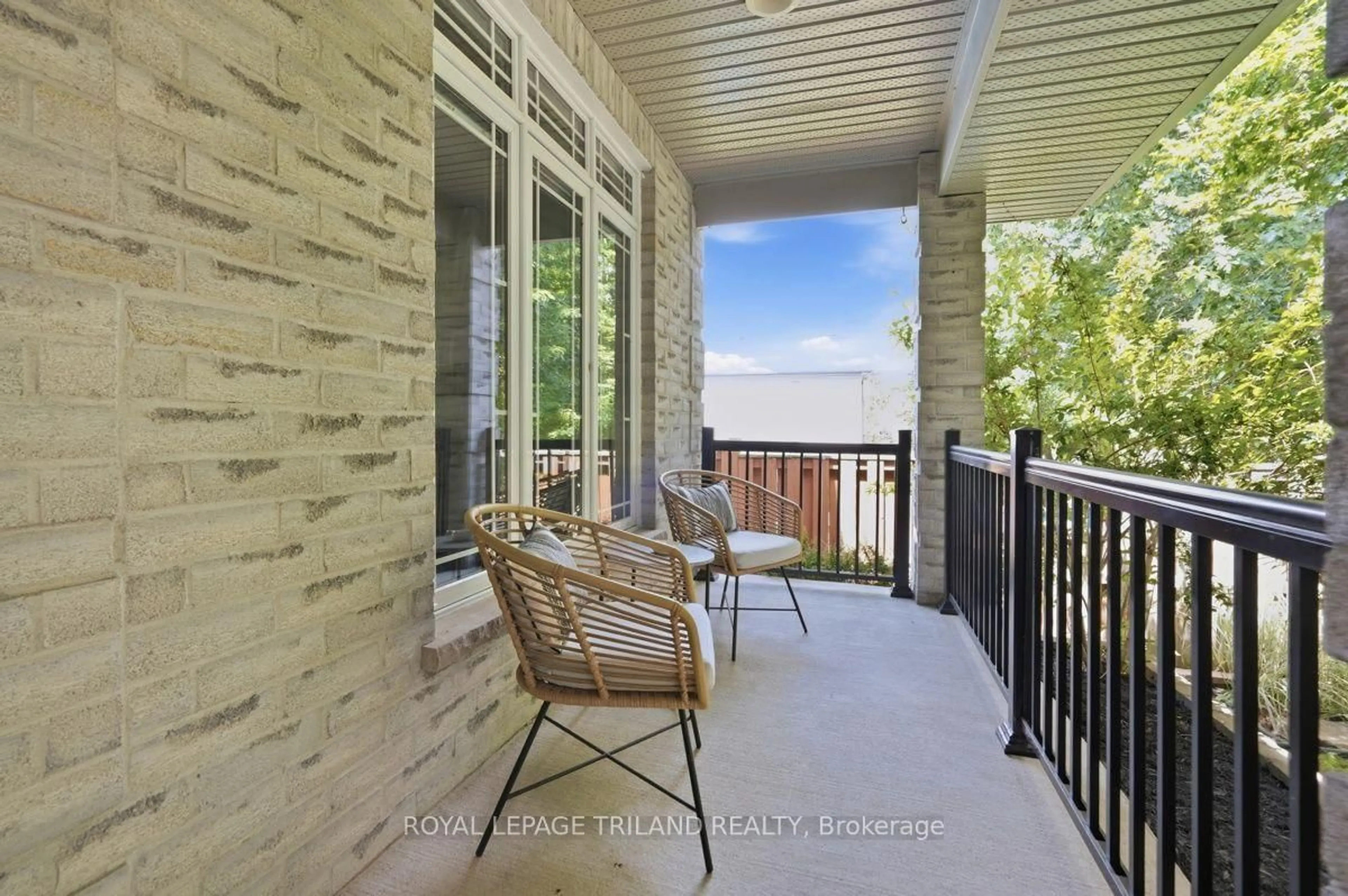 Patio, unknown for 921 Guildwood Blvd, London North Ontario N6H 5G4