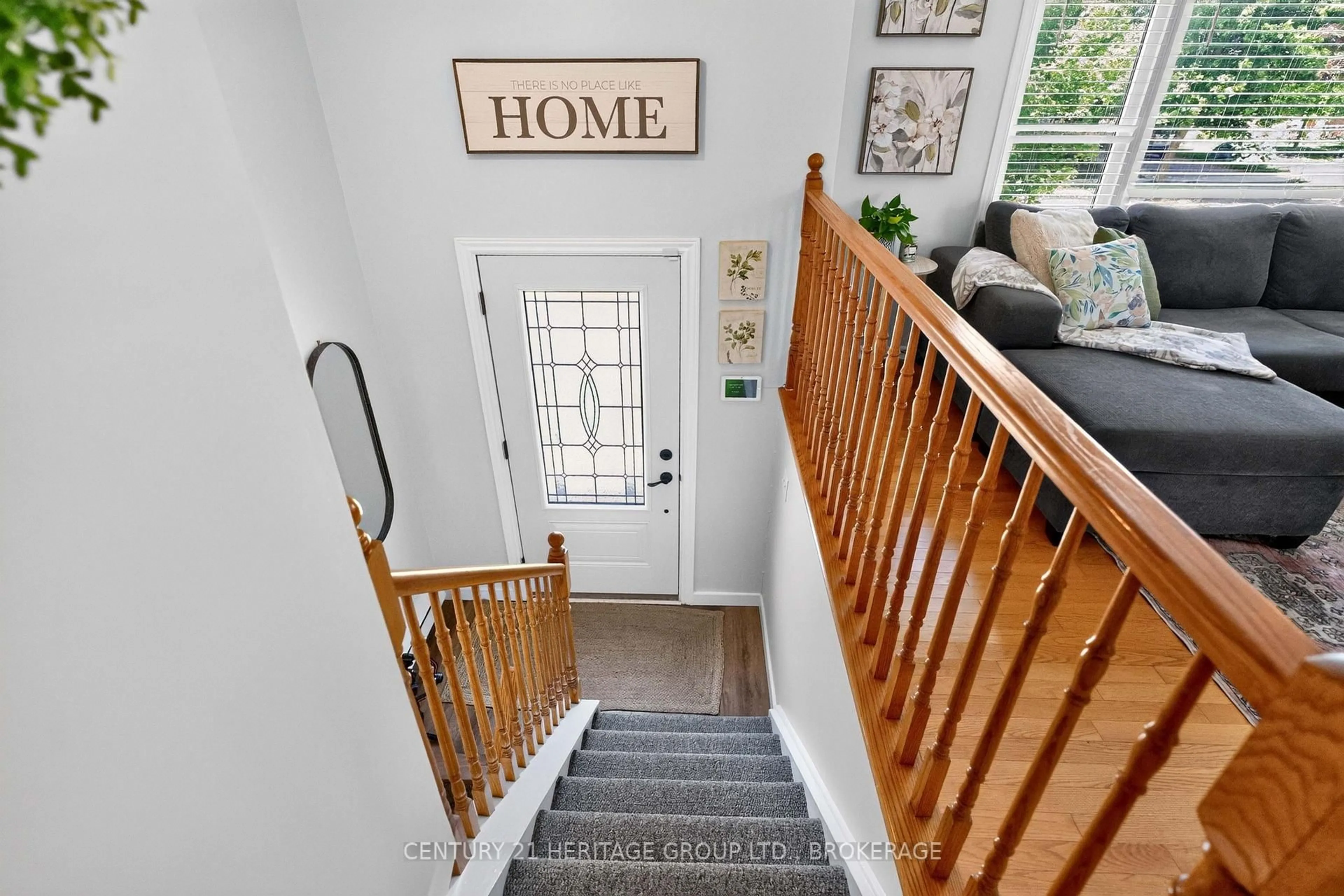 Indoor entryway for 52 Lochinvar Rd, Kingston Ontario K7M 6N8