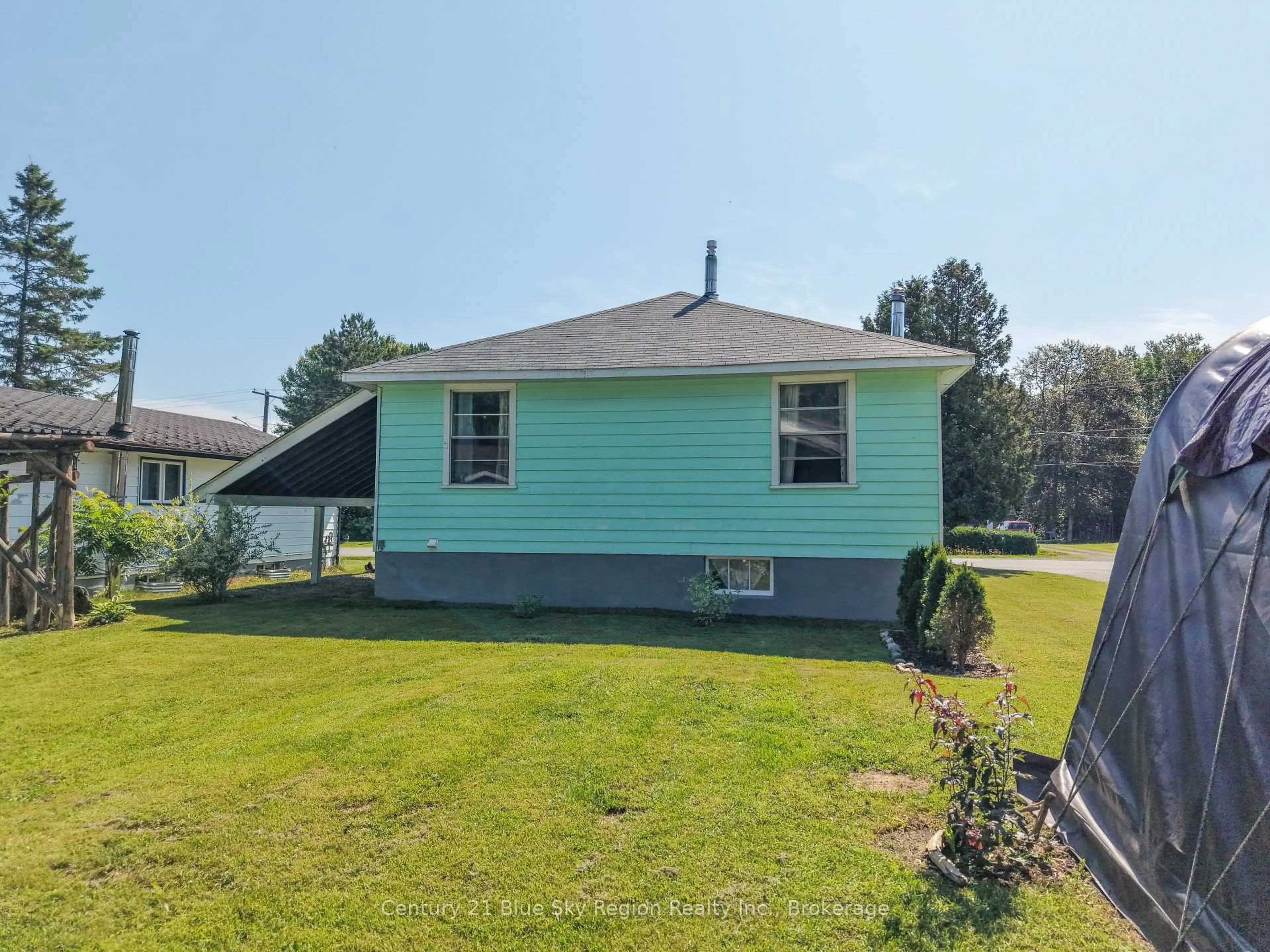 Home with vinyl exterior material, street for 80 Spruce Dr, Temagami Ontario P0H 2H0