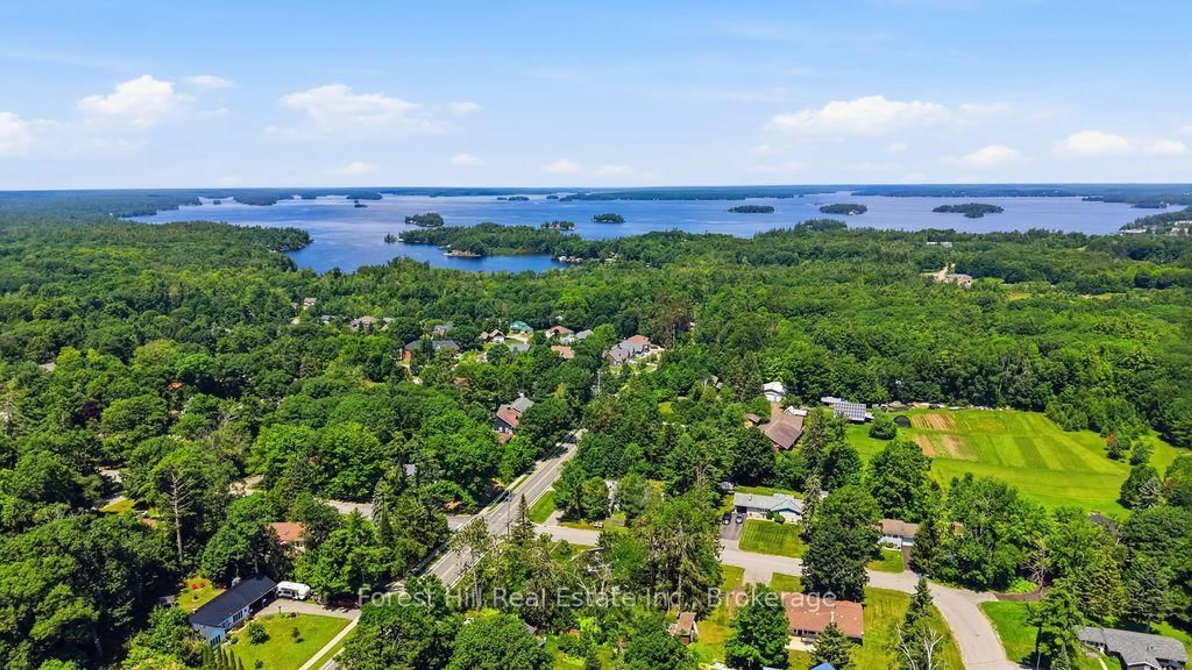 A pic from outside/outdoor area/front of a property/back of a property/a pic from drone, water/lake/river/ocean view for 415 Wellington St, Gravenhurst Ontario P1P 1A7