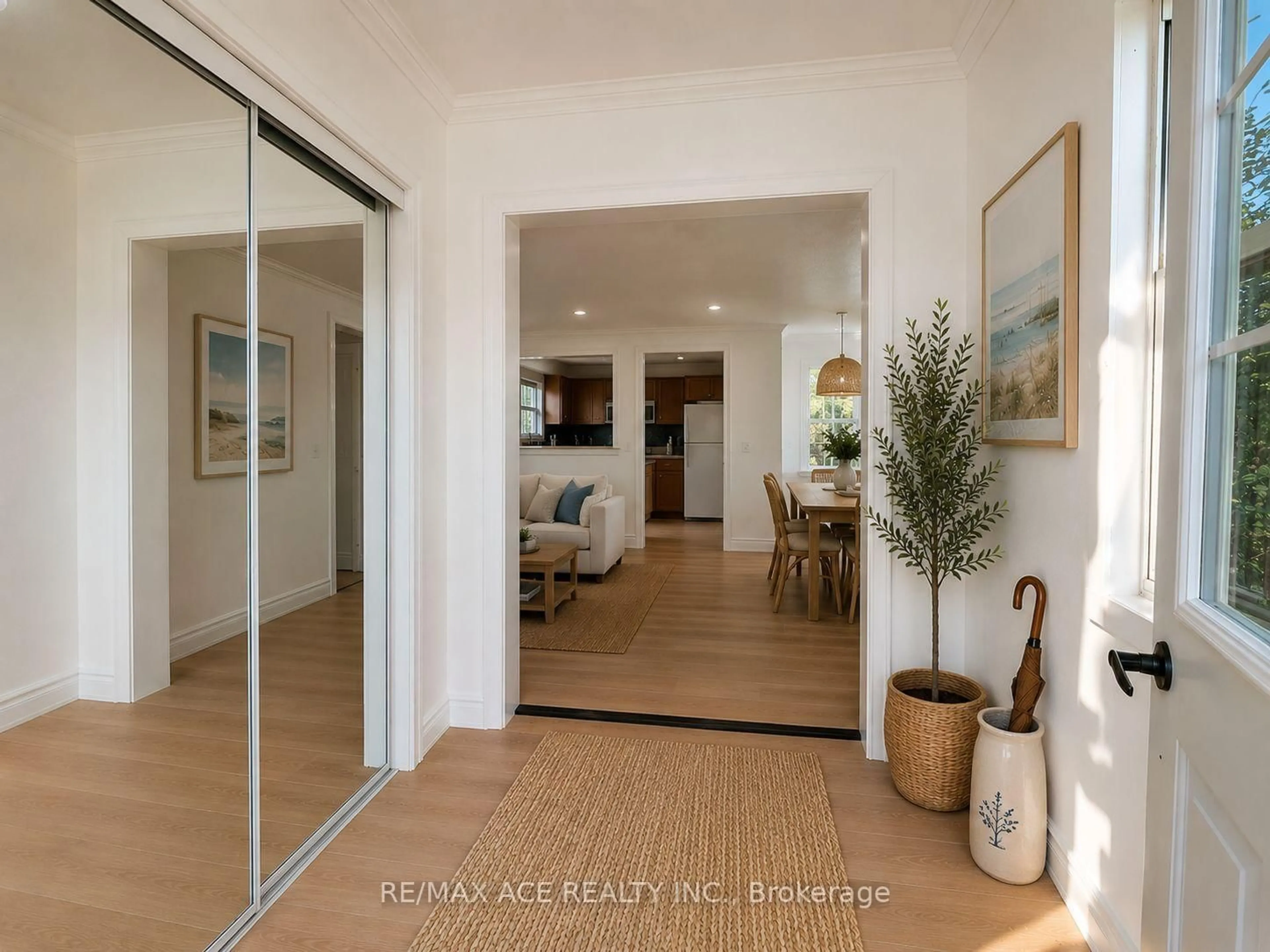 Indoor entryway for 123 Oakwood Ave, North Bay Ontario P1B 5H8