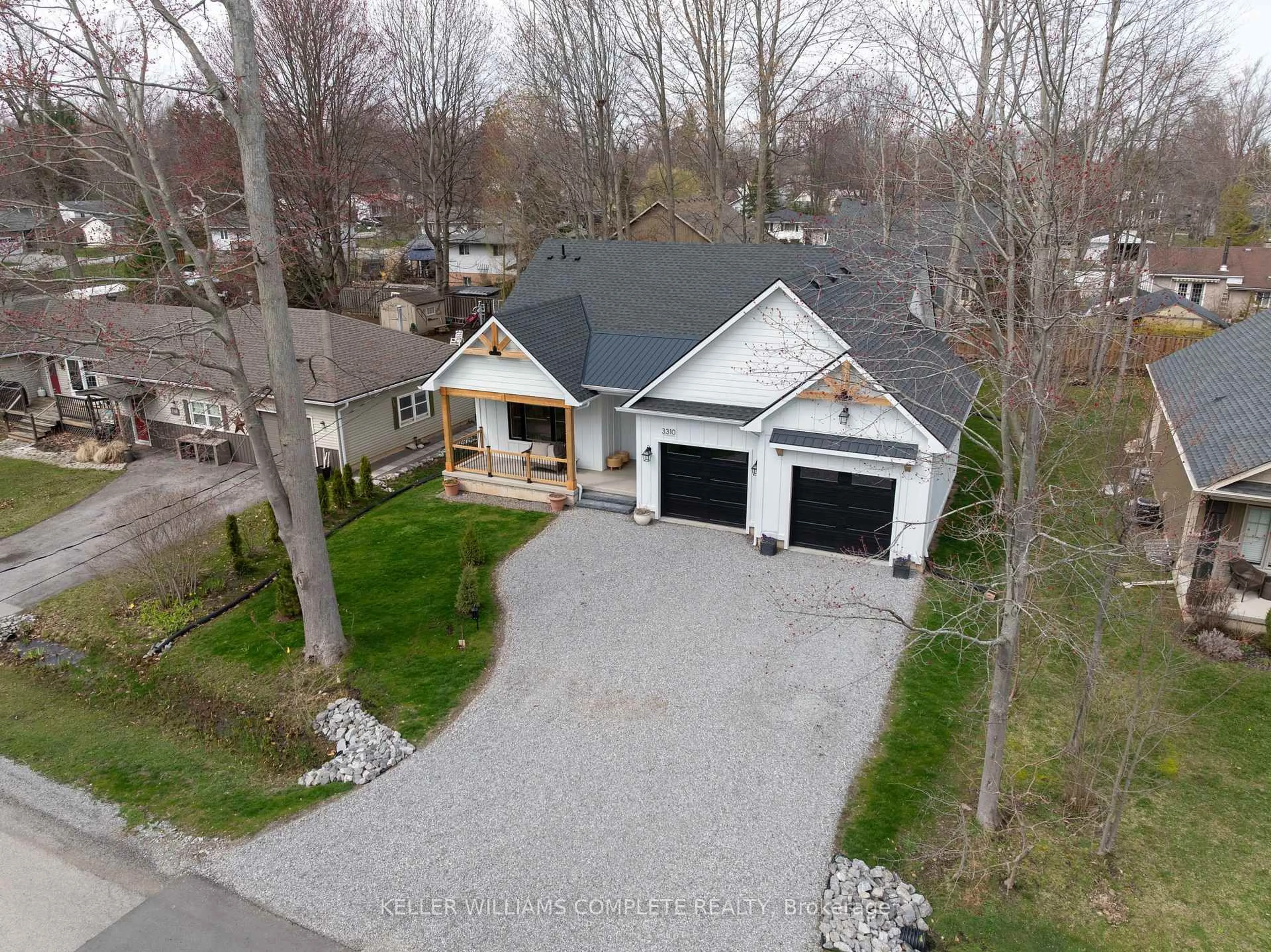 A pic from outside/outdoor area/front of a property/back of a property/a pic from drone, unknown for 3310 Bethune Ave, Fort Erie Ontario L0S 1N0