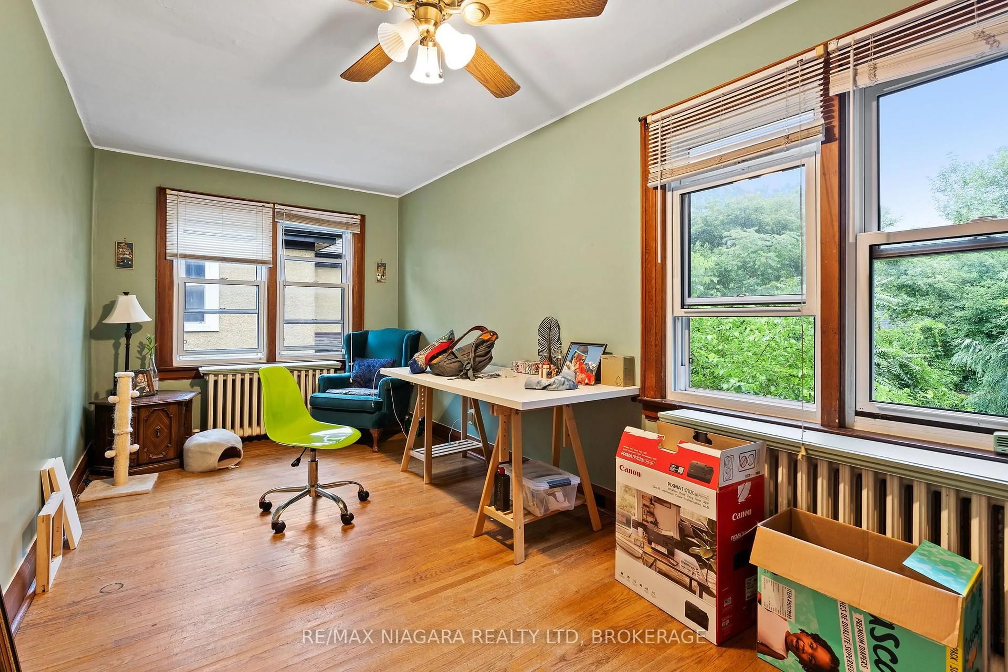 A pic of a room for 55 Maple St, St. Catharines Ontario L2R 2A8