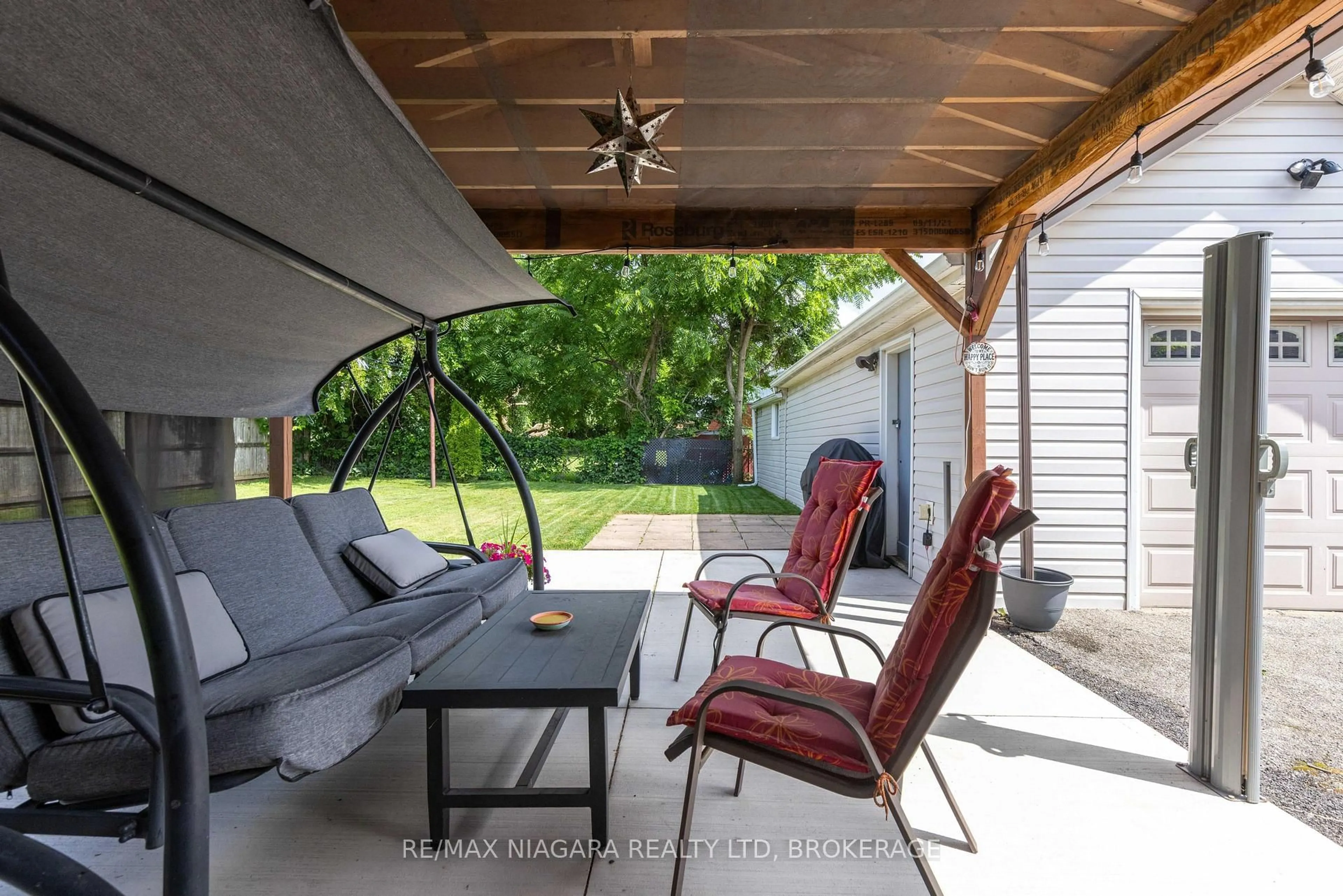 Patio, street for 6555 Doreen Dr, Niagara Falls Ontario L2E 5K6