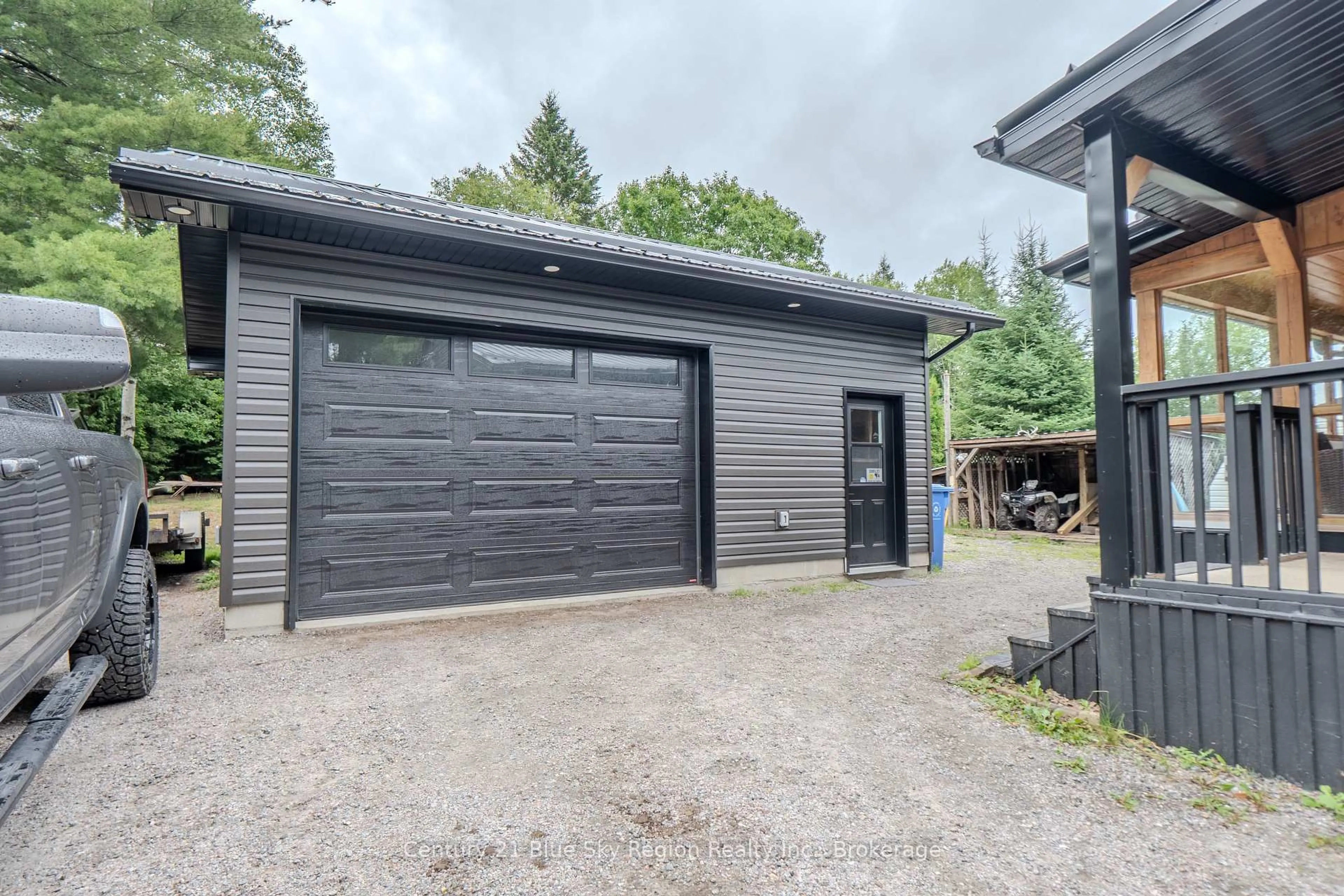 Indoor garage for 144 Collins Dr, North Bay Ontario P1B 8G3