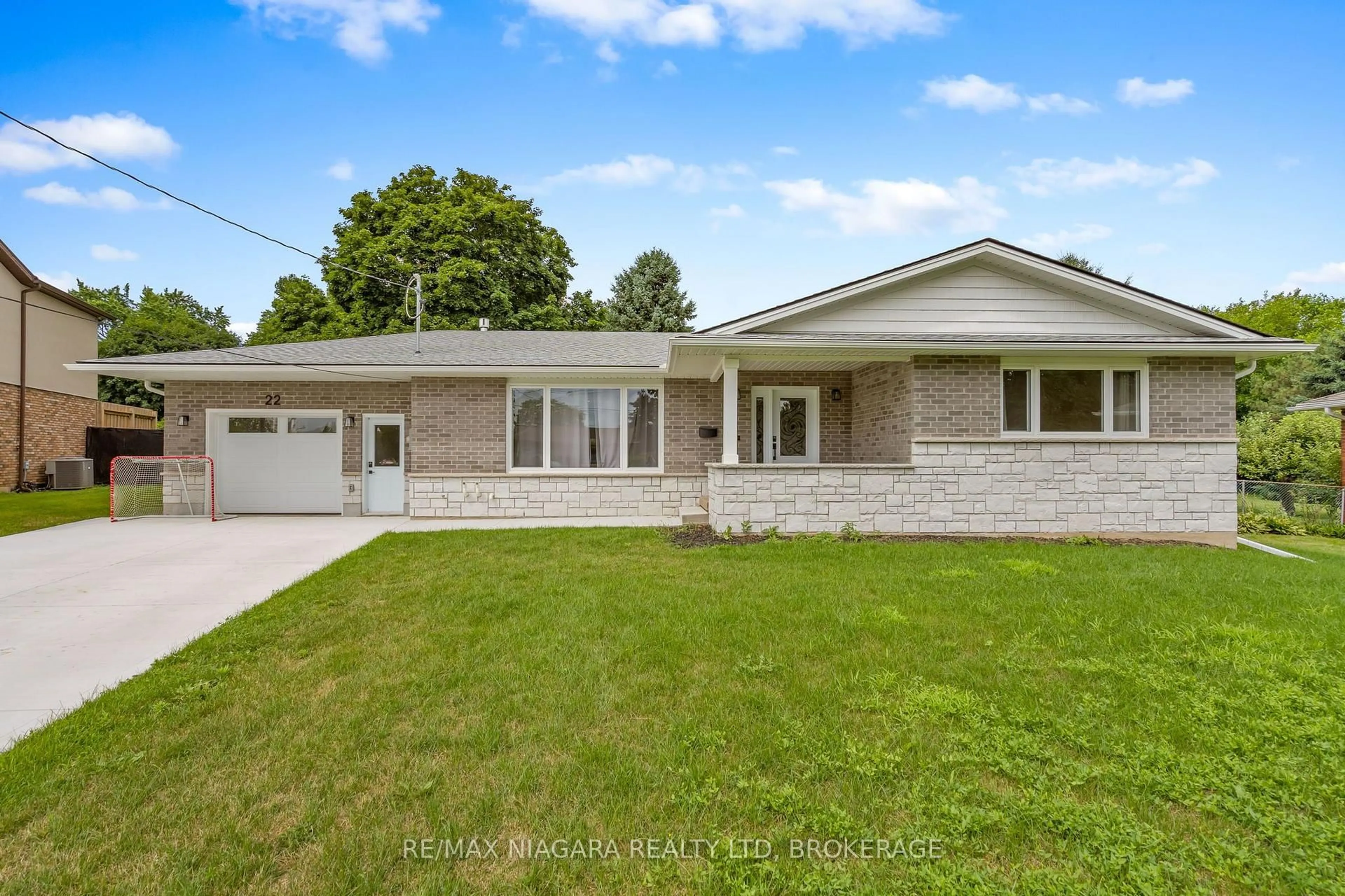 Home with brick exterior material, street for 22 George St, Grimsby Ontario L3M 3Y6