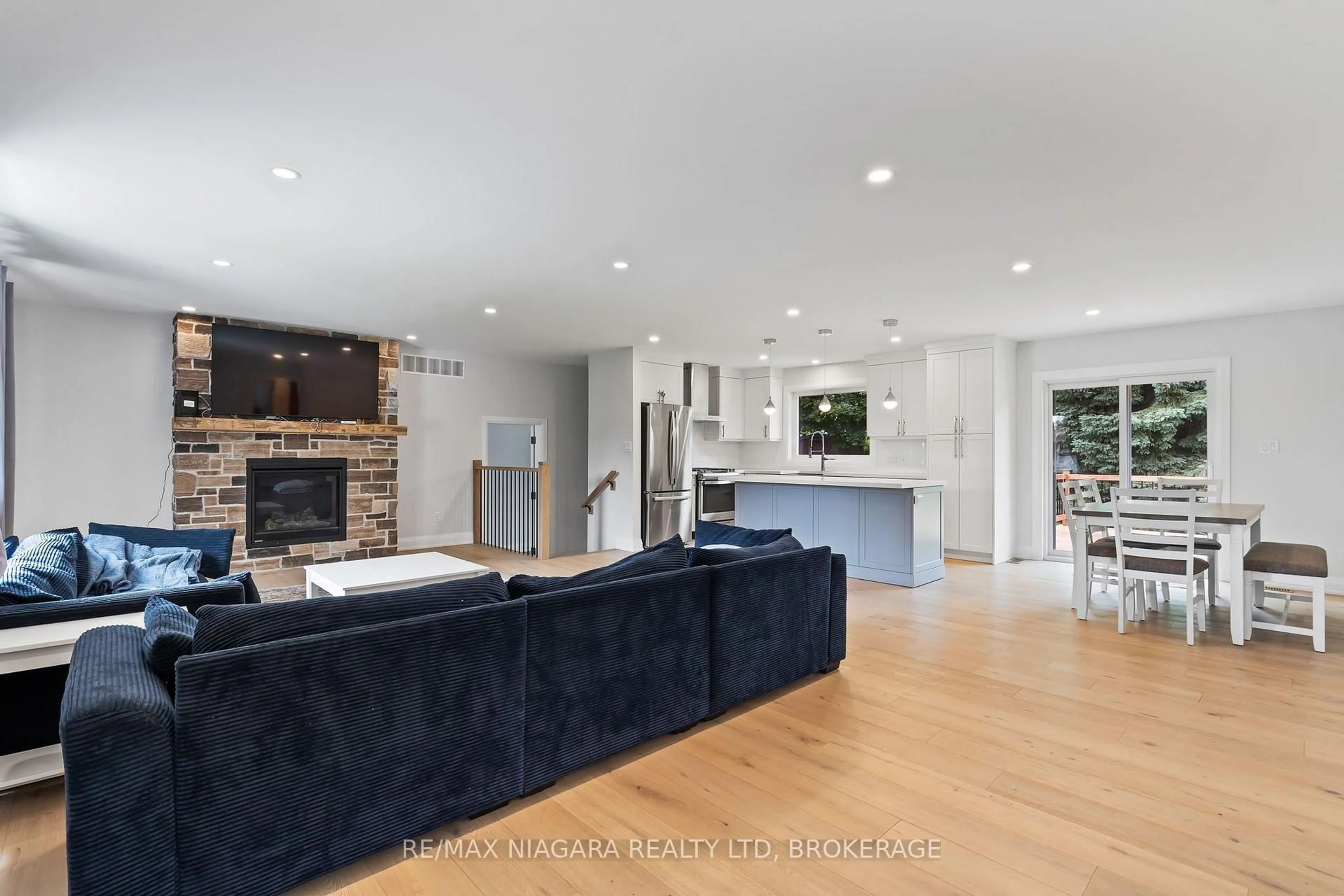 Open concept kitchen, unknown for 22 George St, Grimsby Ontario L3M 3Y6