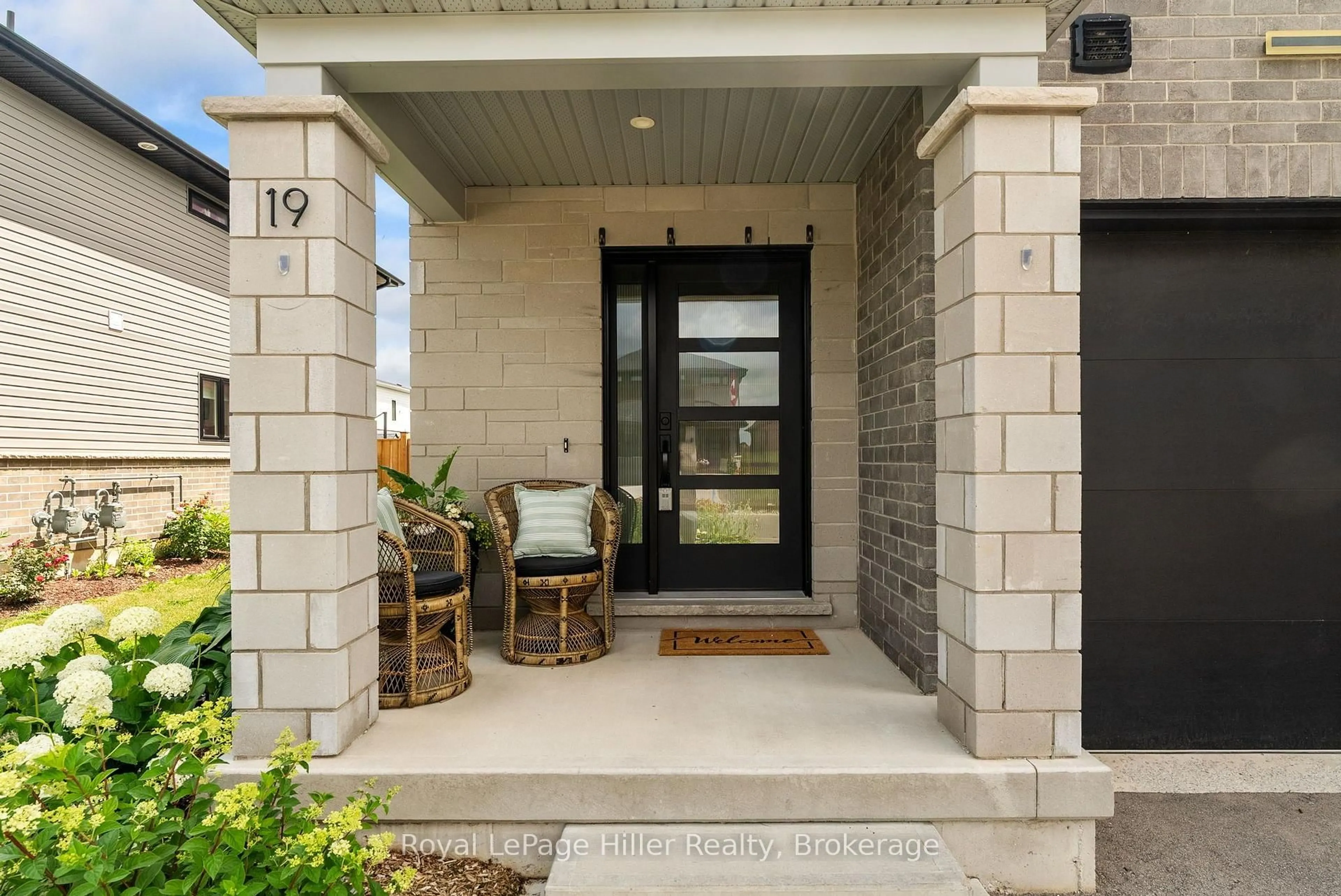 Indoor entryway for 19 Trailside Dr, St. Marys Ontario N4X 0C1