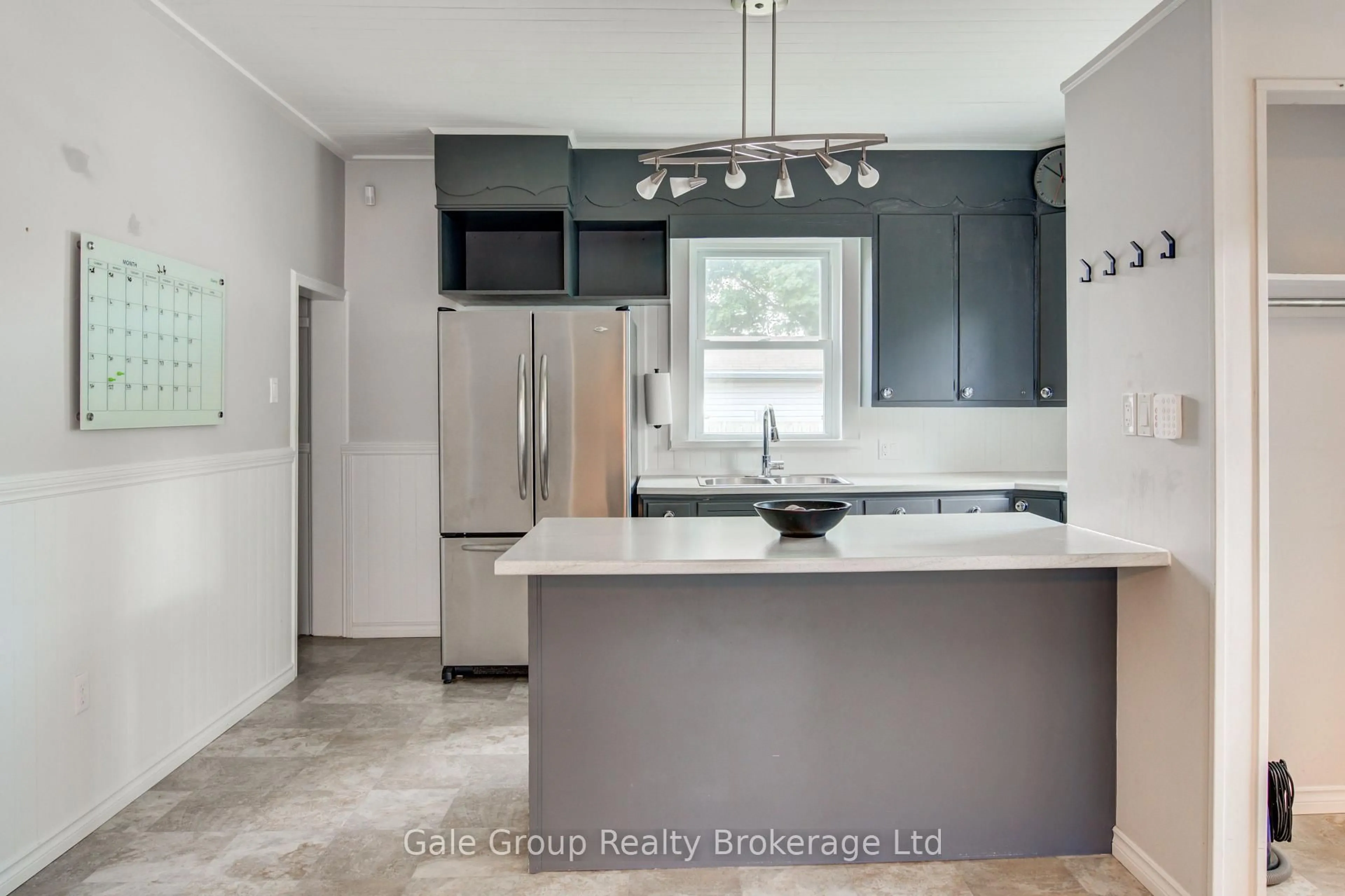 Open concept kitchen, ceramic/tile floor for 80 William St, Ingersoll Ontario N5C 1M5