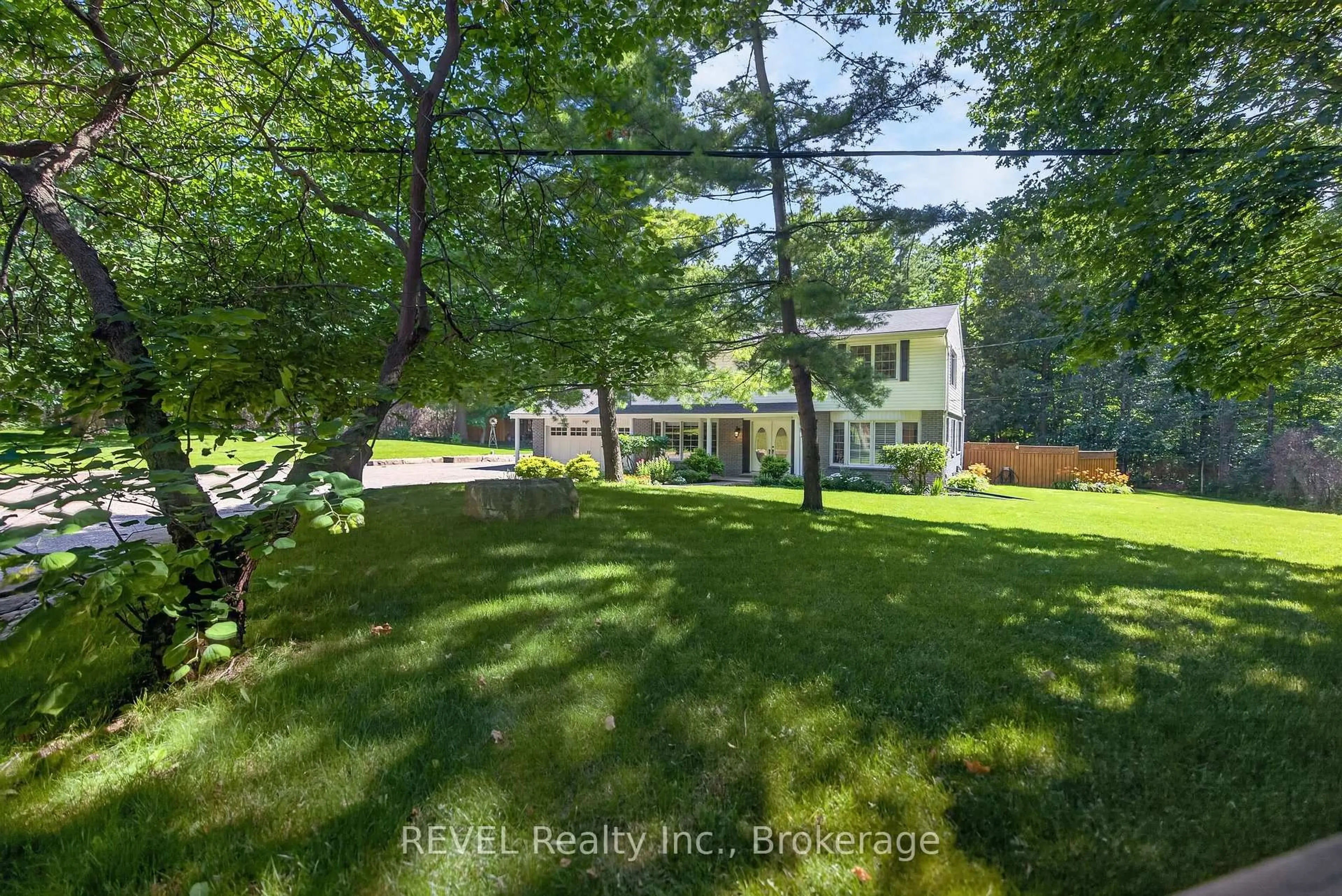 A pic from outside/outdoor area/front of a property/back of a property/a pic from drone, unknown for 2791 DECEW Rd, St. Catharines Ontario L2S 4E6