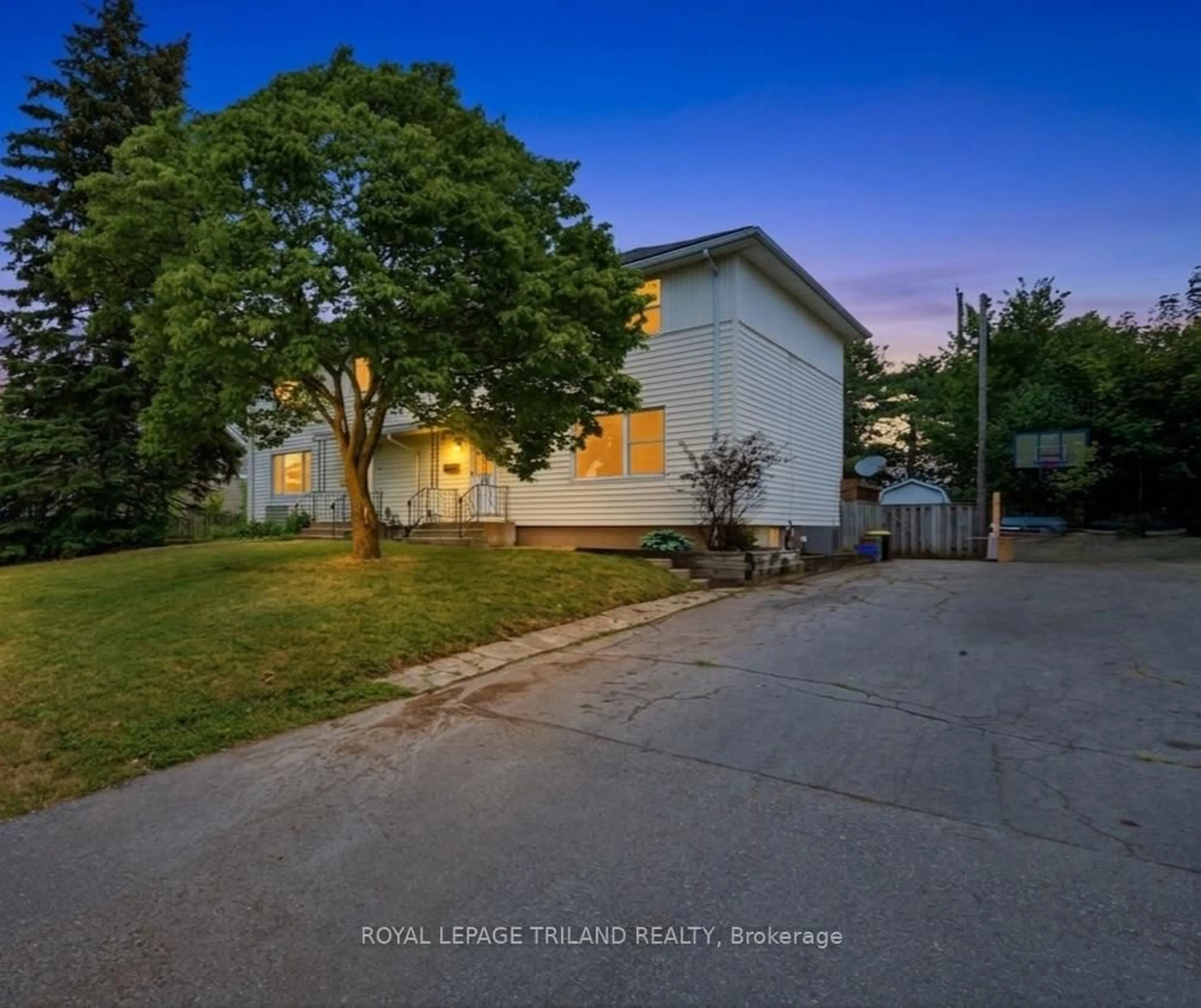 A pic from outside/outdoor area/front of a property/back of a property/a pic from drone, street for 364 Flanders Row, London East Ontario N5Y 1C4