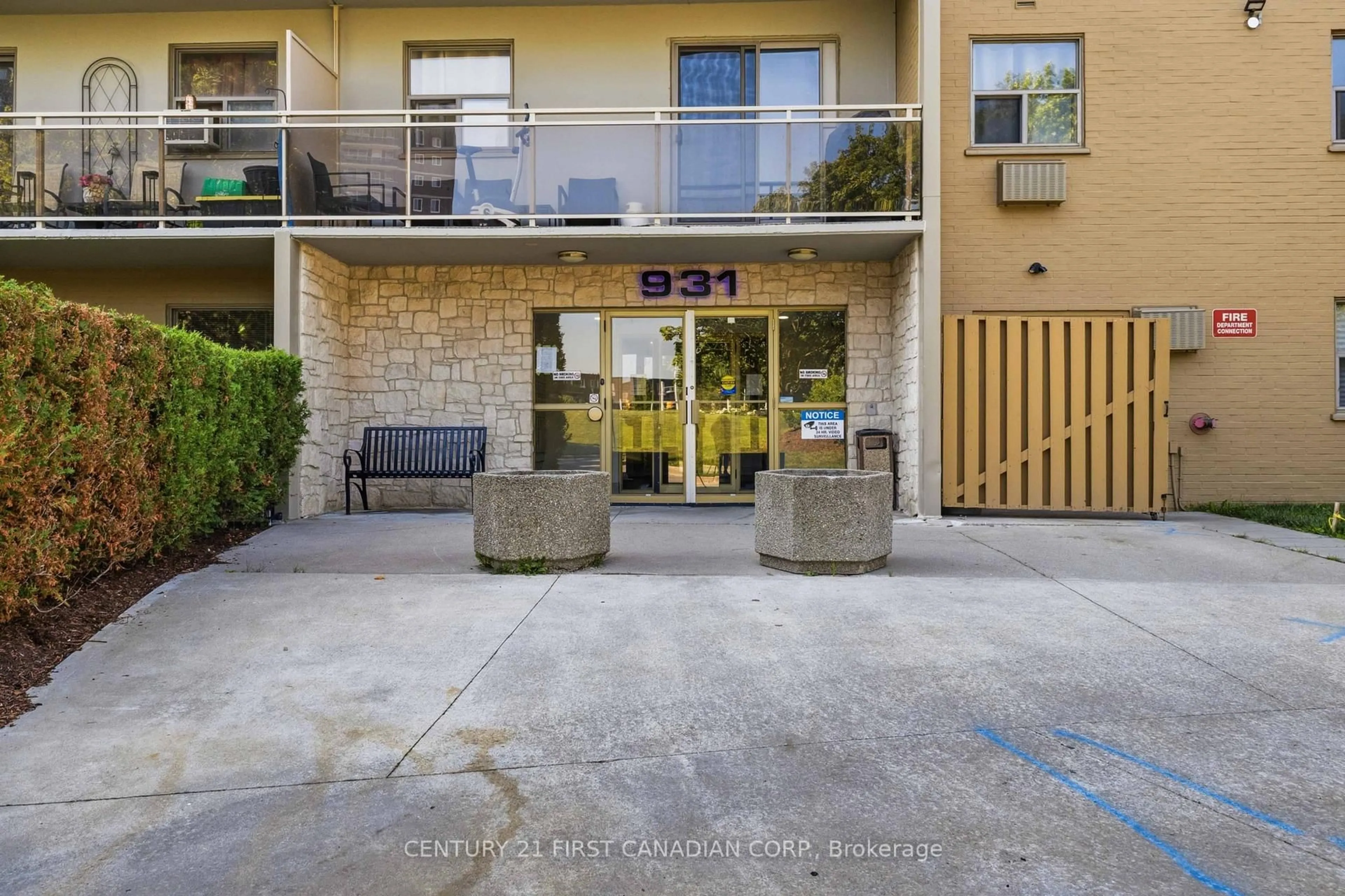 Patio, street for 931 Wonderland Rd #707, London South Ontario N6K 2X6