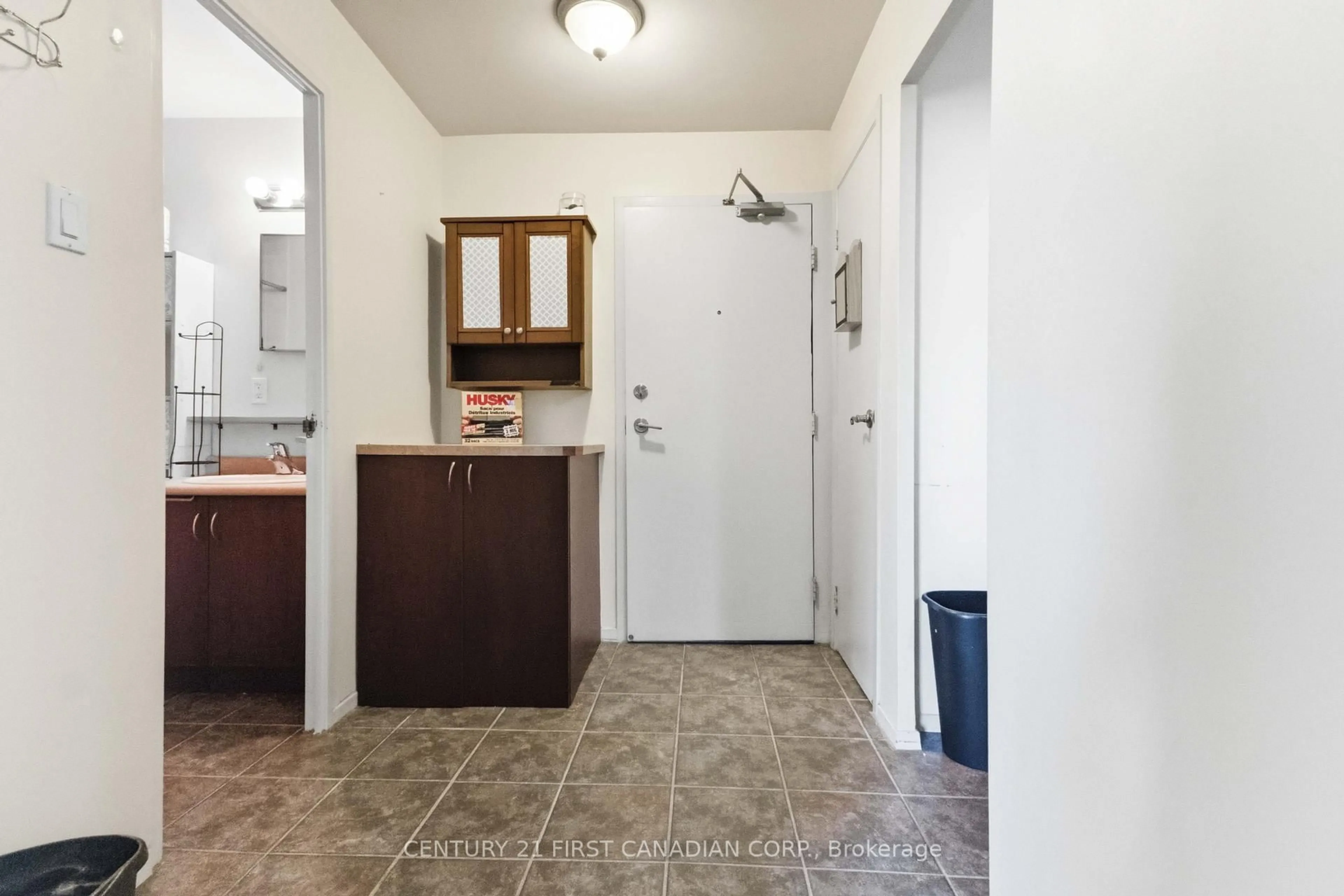 Indoor entryway for 931 Wonderland Rd #707, London South Ontario N6K 2X6