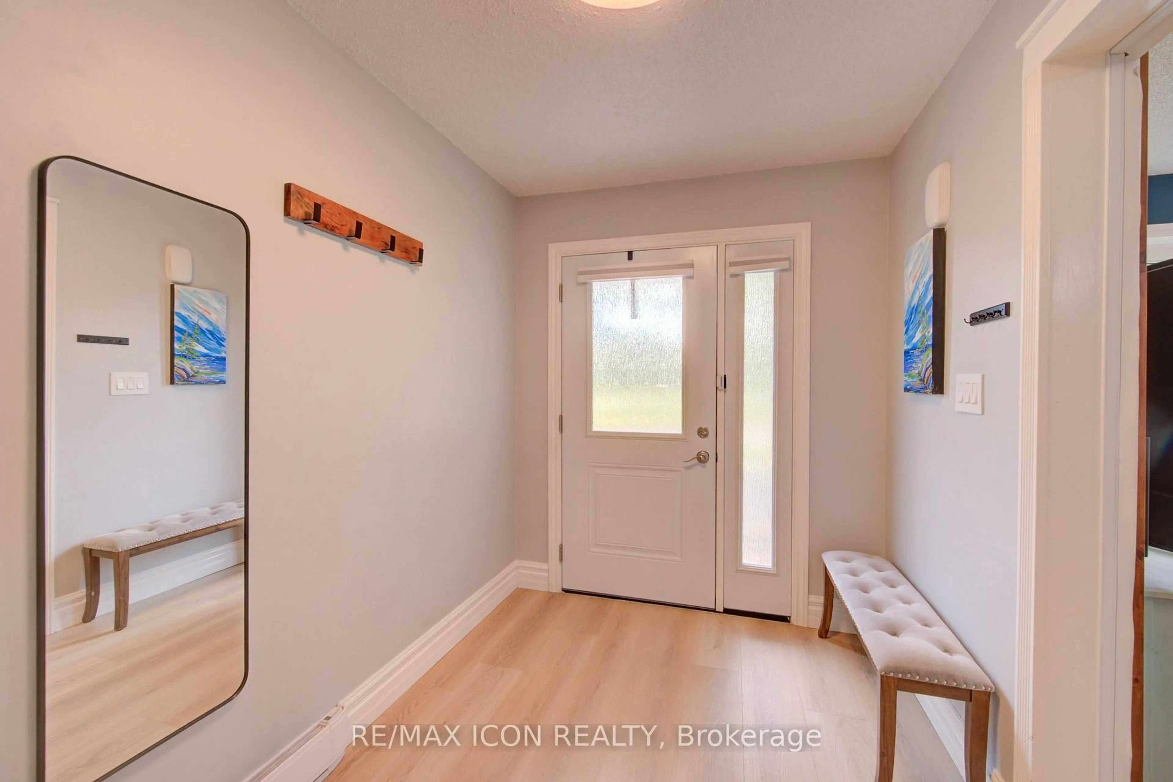 Indoor entryway for 250 Dinison Cres, Kitchener Ontario N2E 3G8