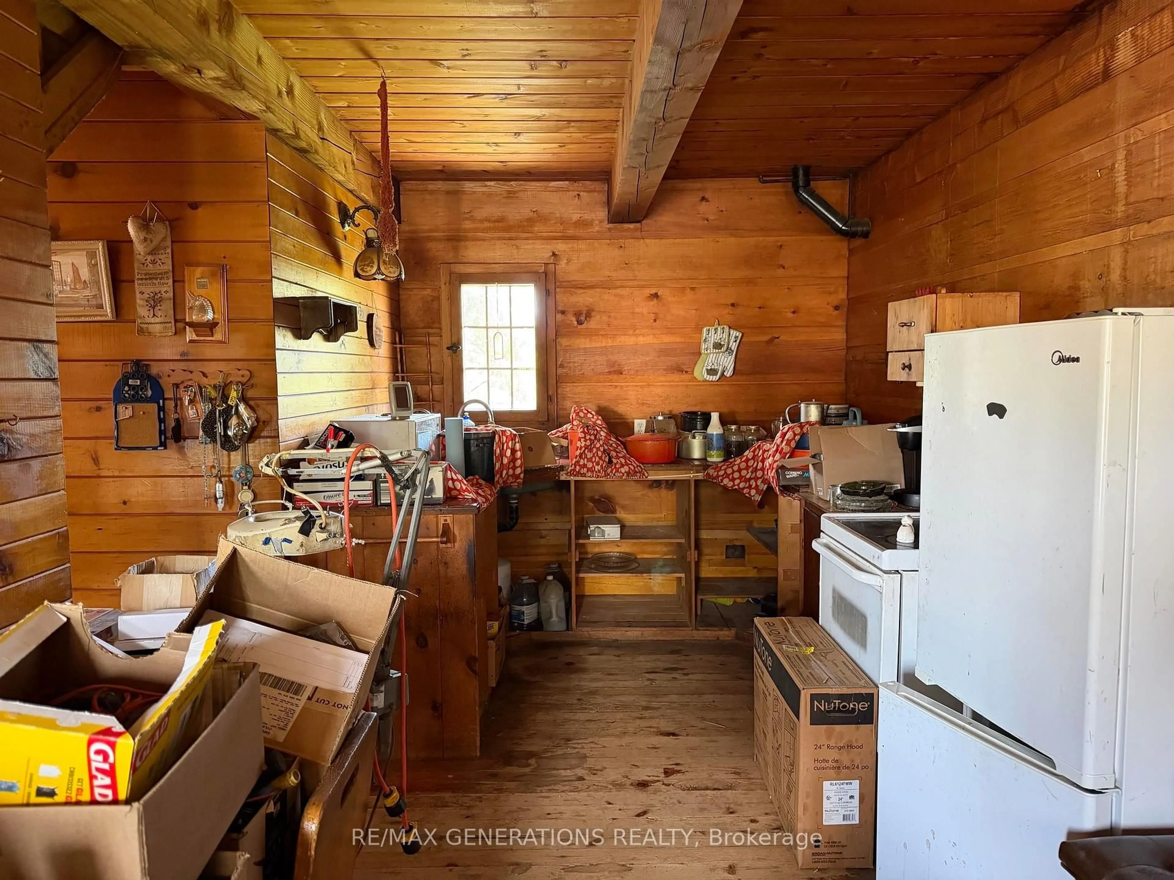 Rustic kitchen, wood/laminate floor for 7 East Grove Cres, Terrace Bay Ontario P0T 2W0