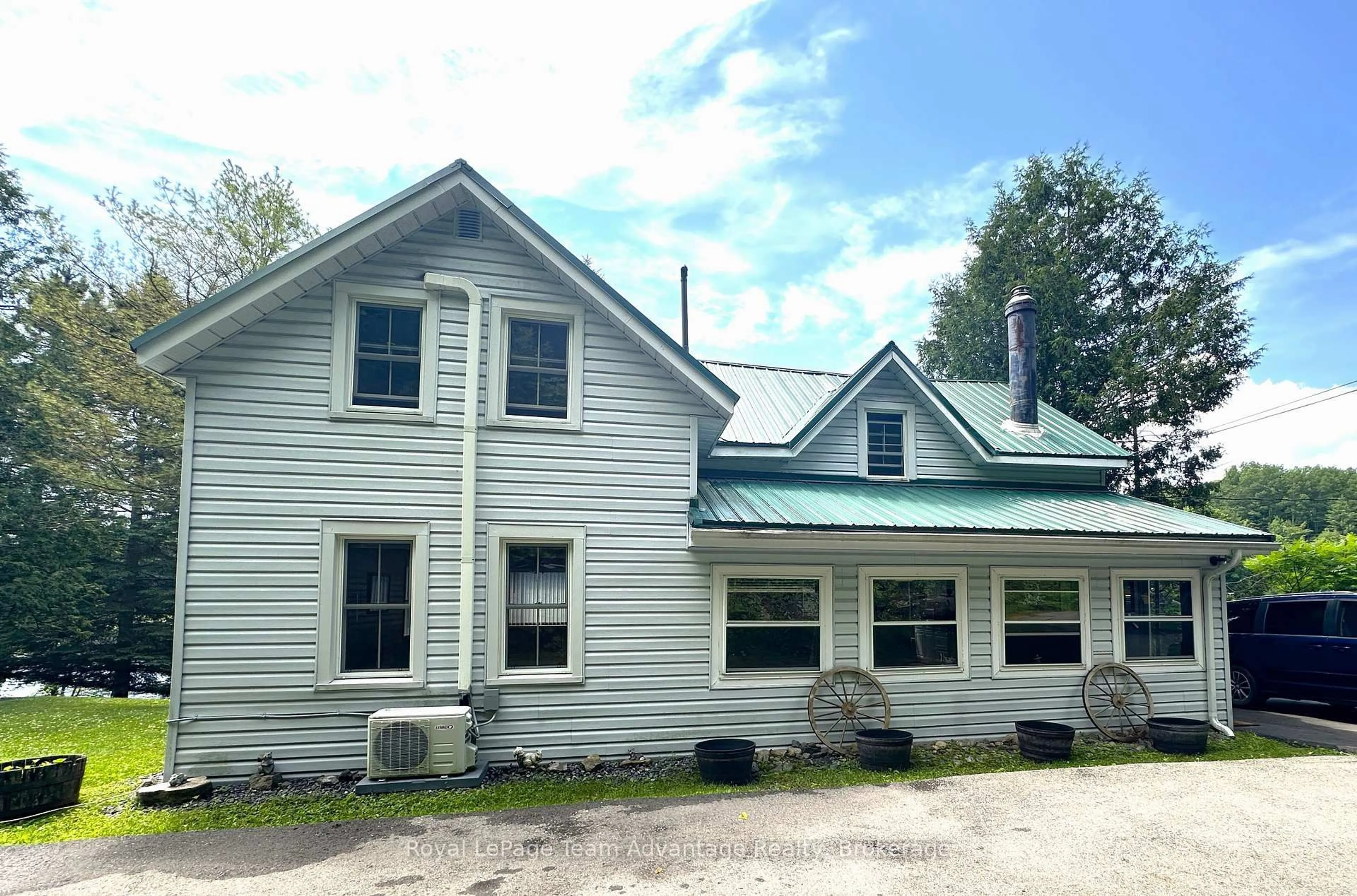 A pic from outside/outdoor area/front of a property/back of a property/a pic from drone, building for 27 BURNSIDE BRIDGE Rd, McDougall Ontario P2A 2W9