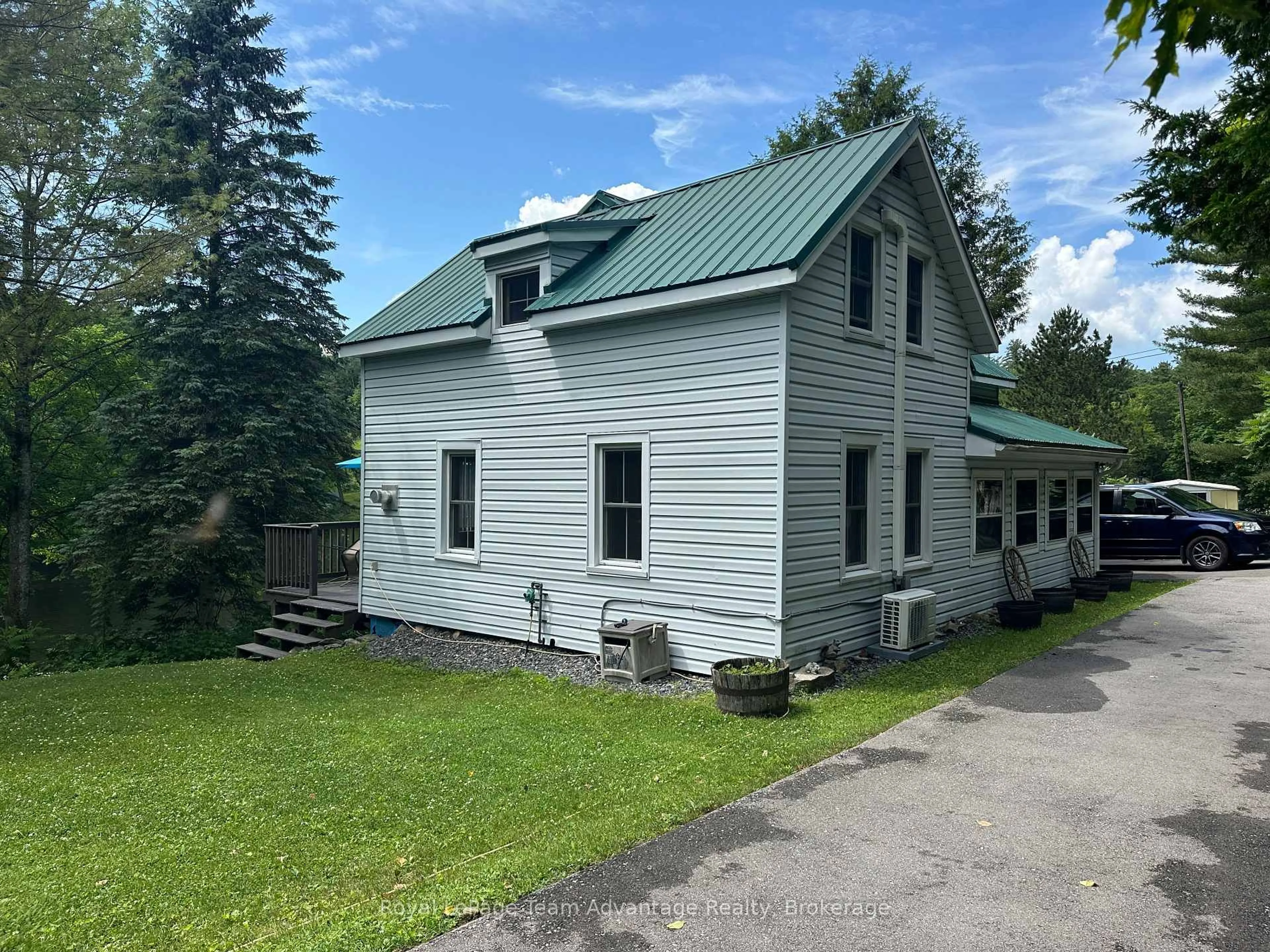 A pic from outside/outdoor area/front of a property/back of a property/a pic from drone, building for 27 BURNSIDE BRIDGE Rd, McDougall Ontario P2A 2W9