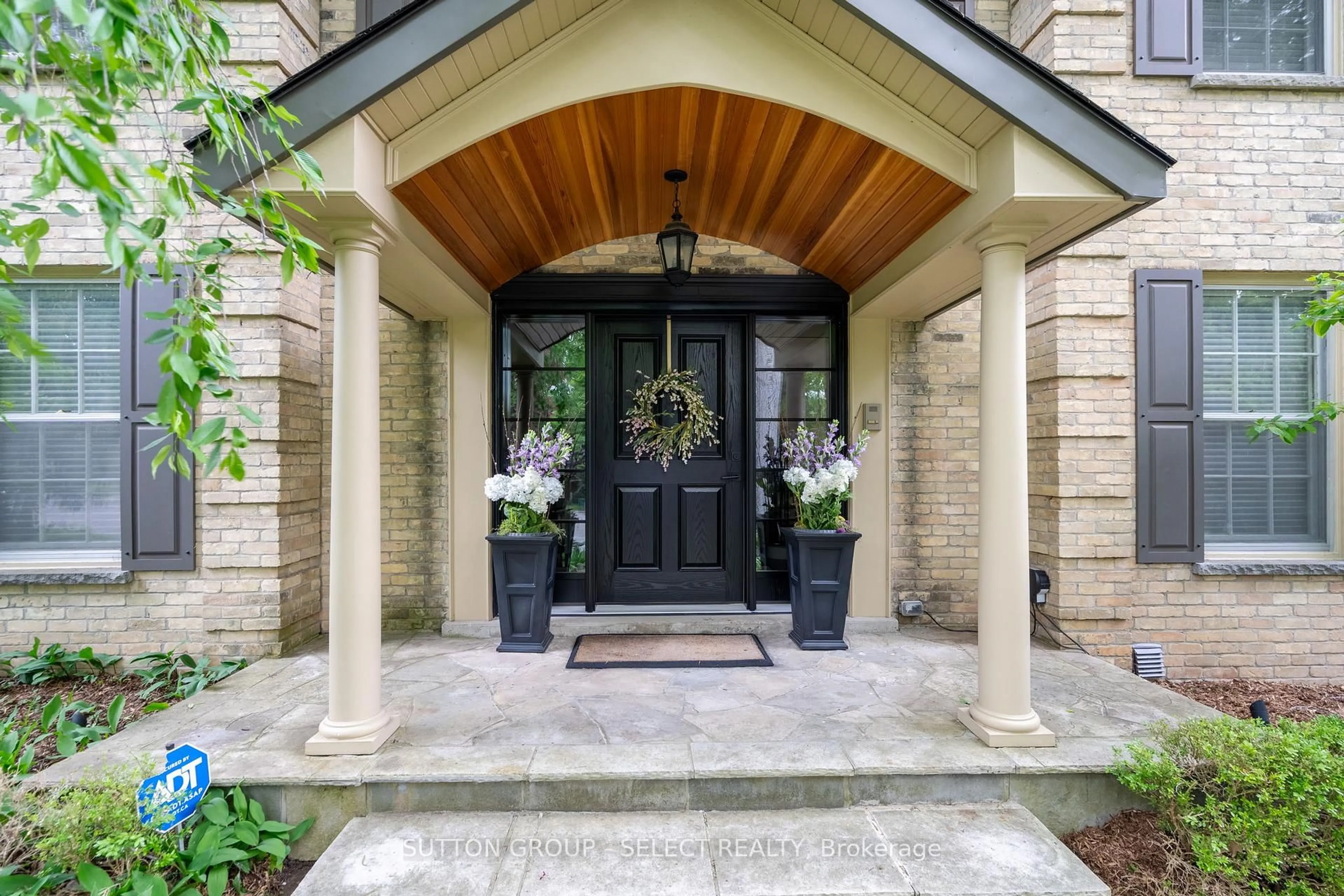Indoor entryway for 129 Wychwood Pl, London North Ontario N6G 1S7