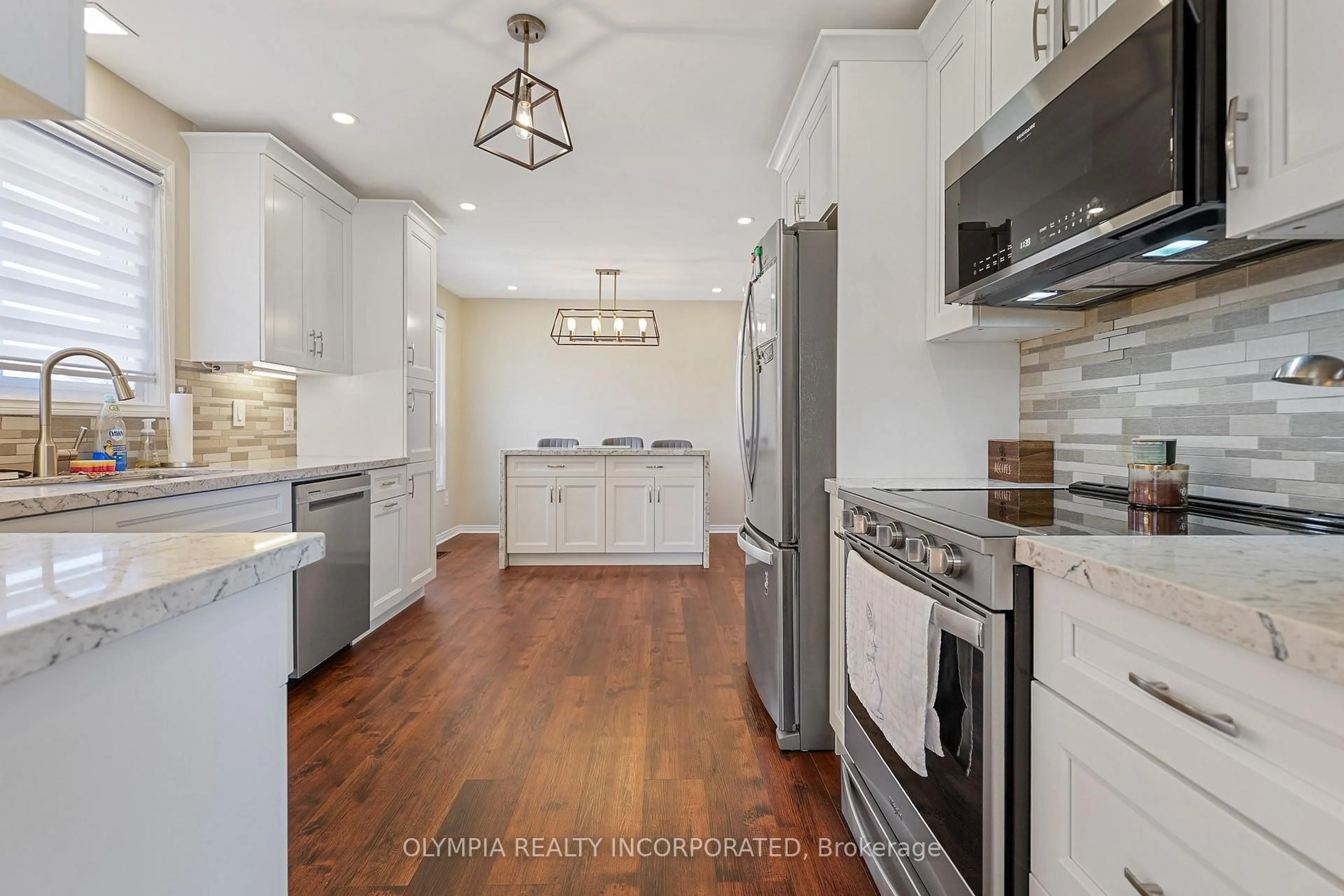 Open concept kitchen, ceramic/tile floor for 6182 Delta Dr, Niagara Falls Ontario L2H 2G8