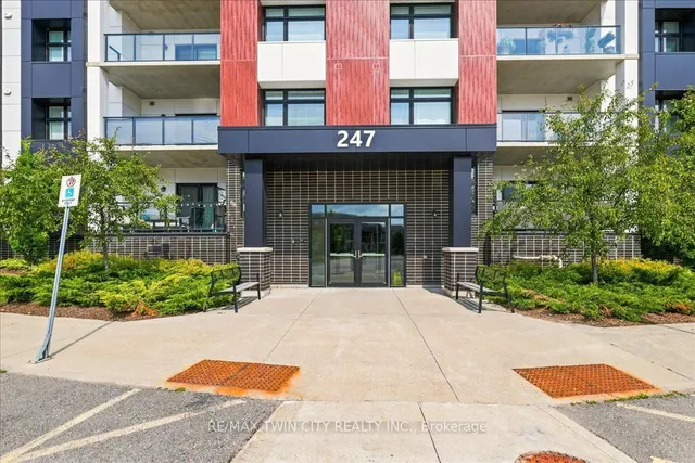 247 Grey Silo Rd #307, Waterloo 3
