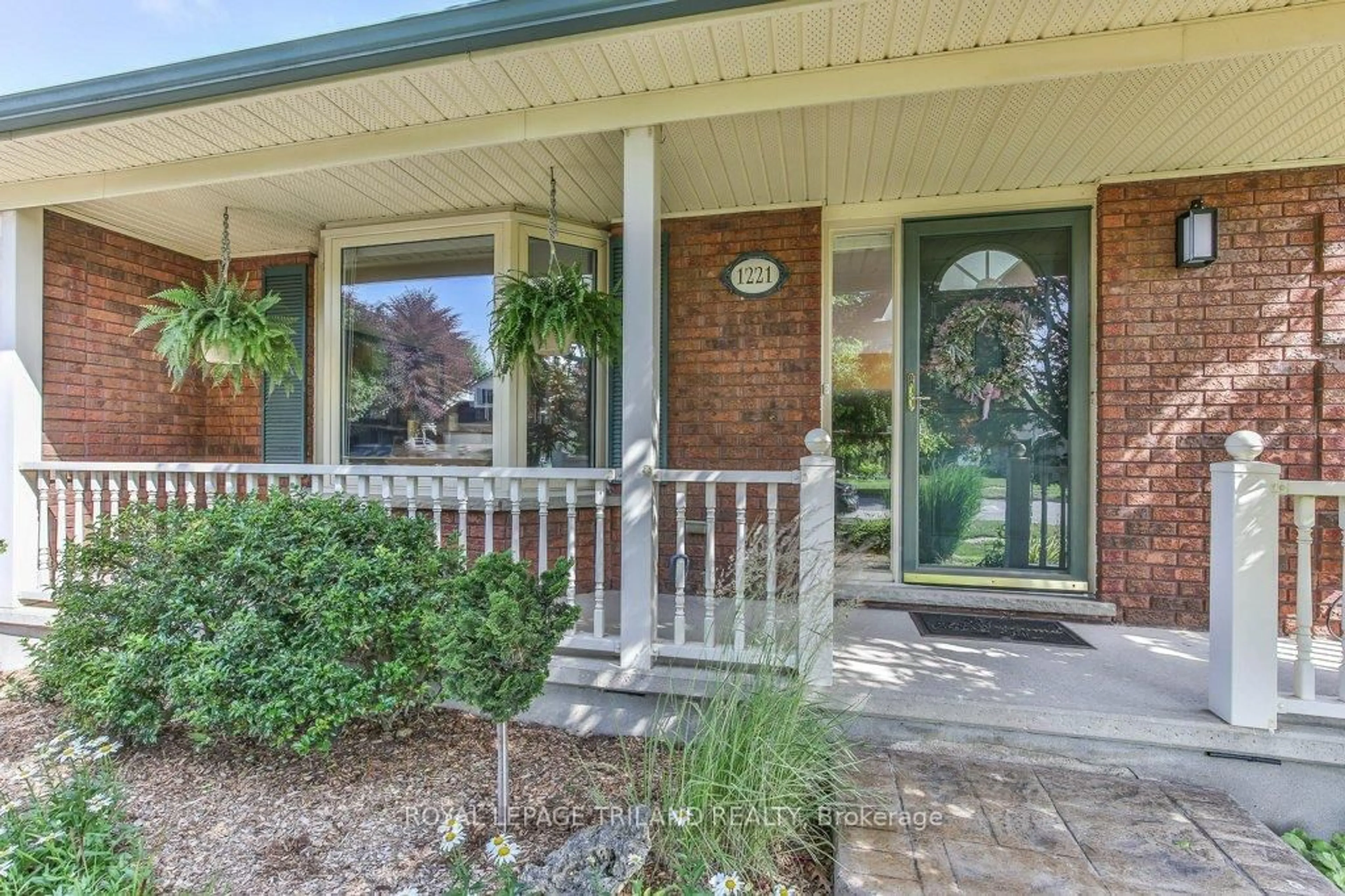 Unknown for 1221 GLENORA Dr, London North Ontario N5X 2P6