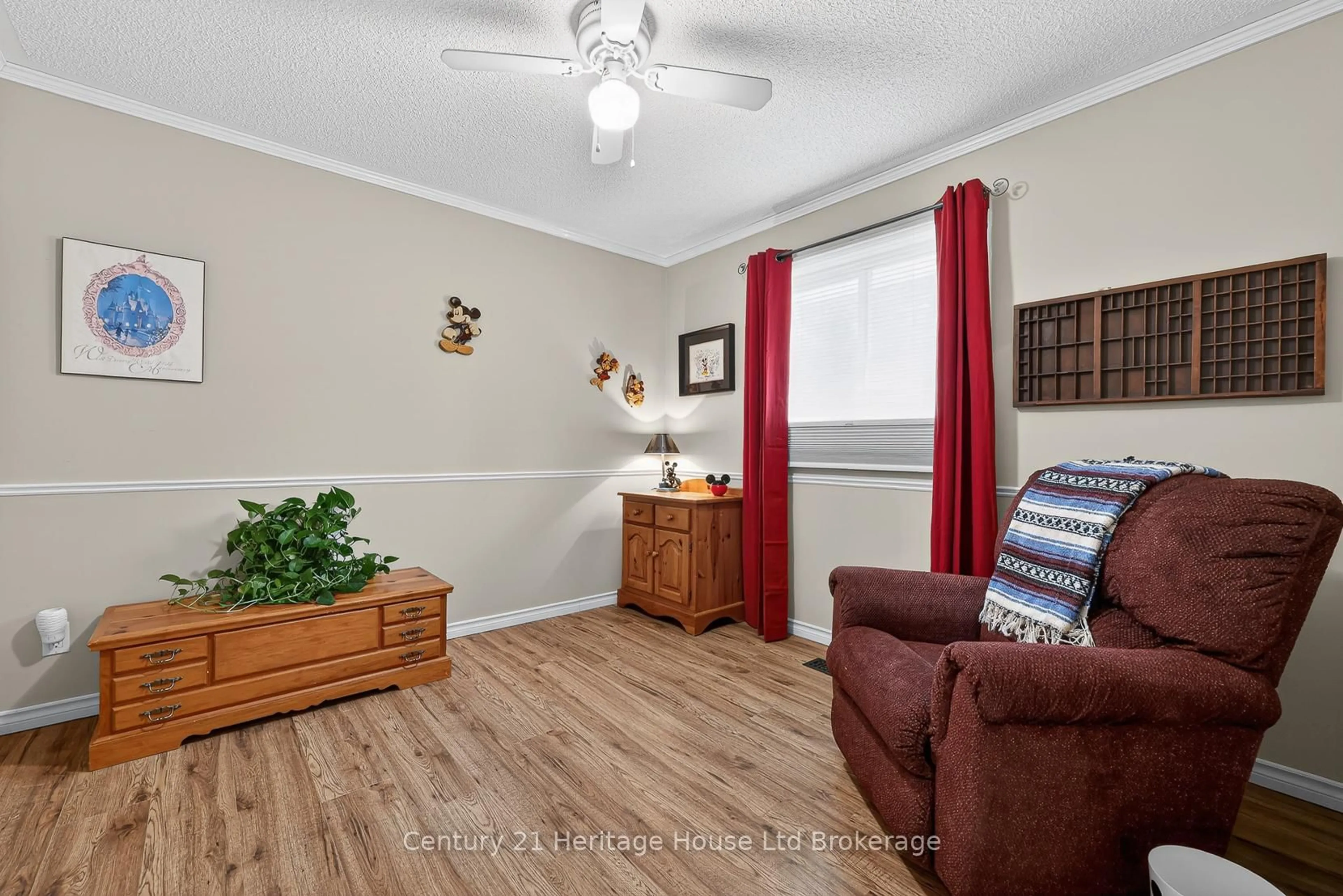 Living room with furniture, unknown for 481 Ojibway St, Woodstock Ontario N4T 1C6