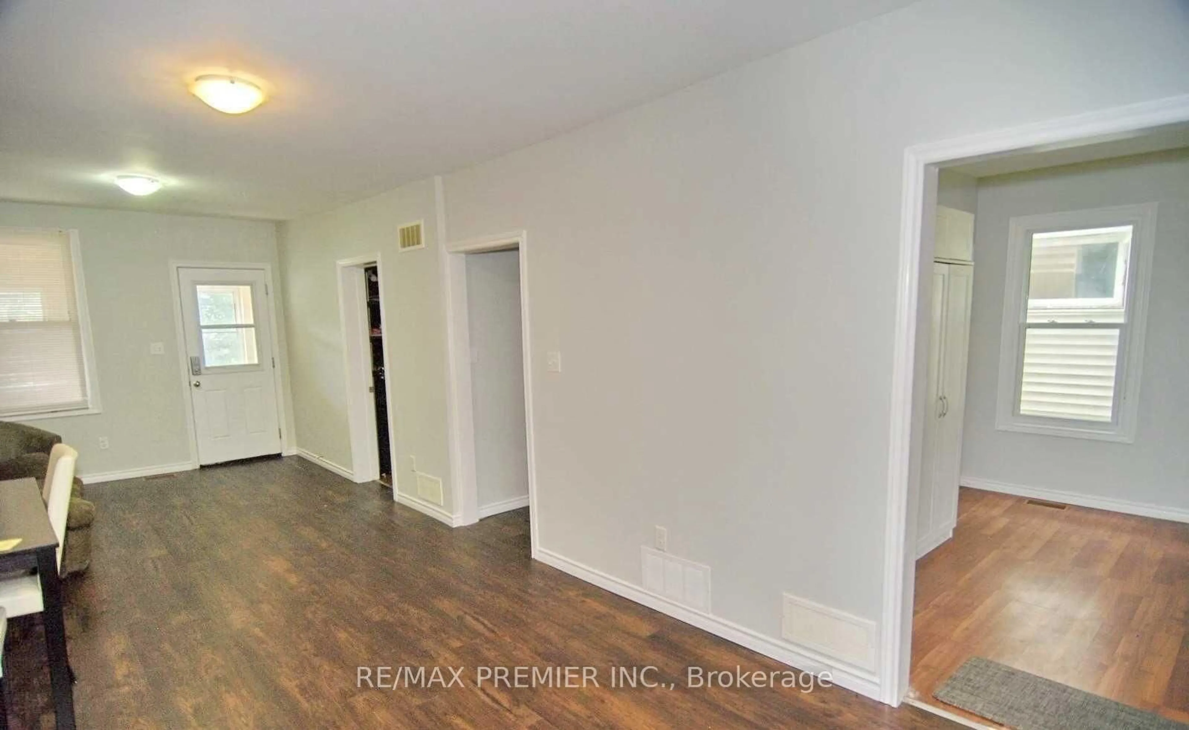 A pic of a room for 3588 Sandwich St, Windsor Ontario N9C 1B5