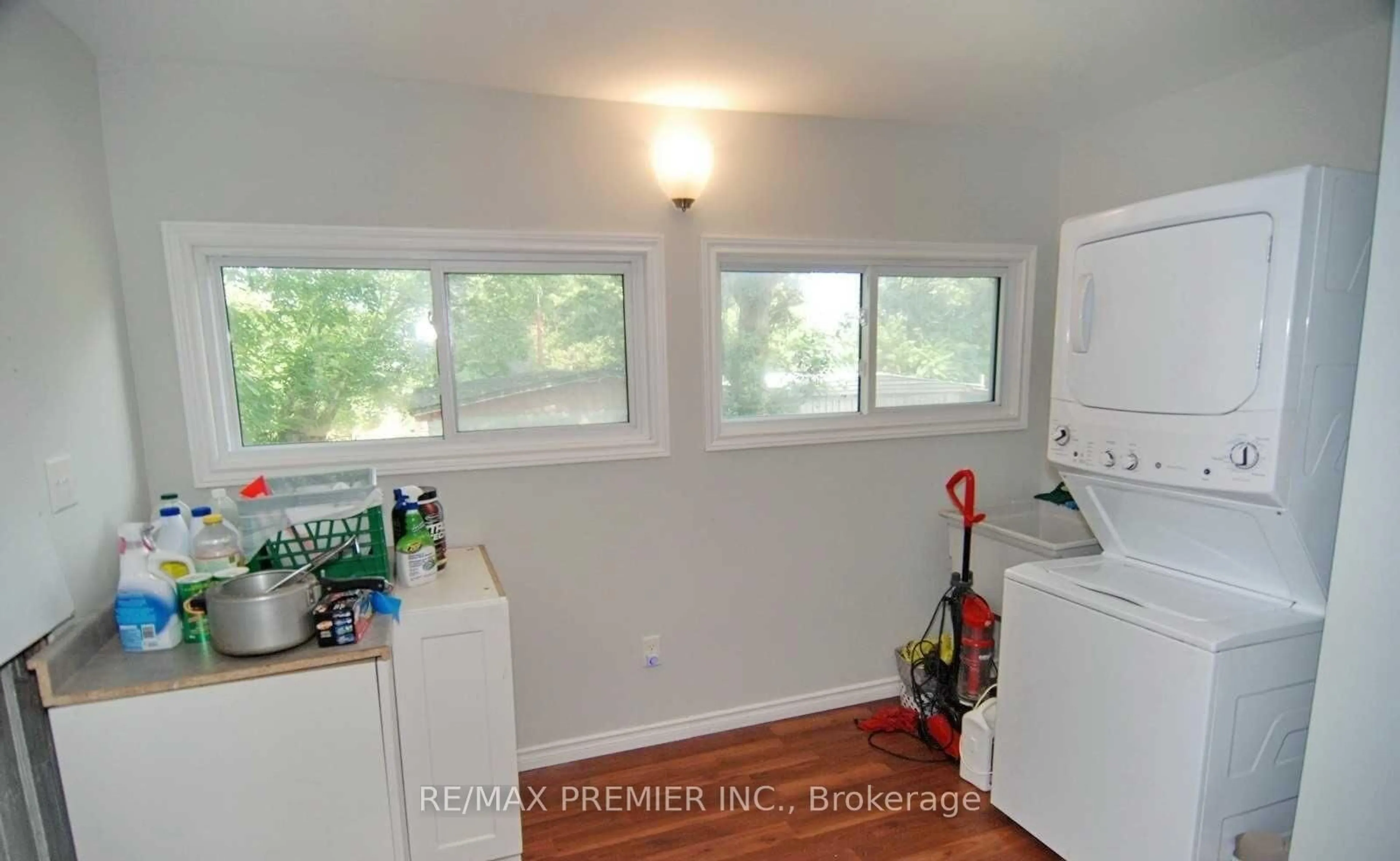 Unknown for 3588 Sandwich St, Windsor Ontario N9C 1B5
